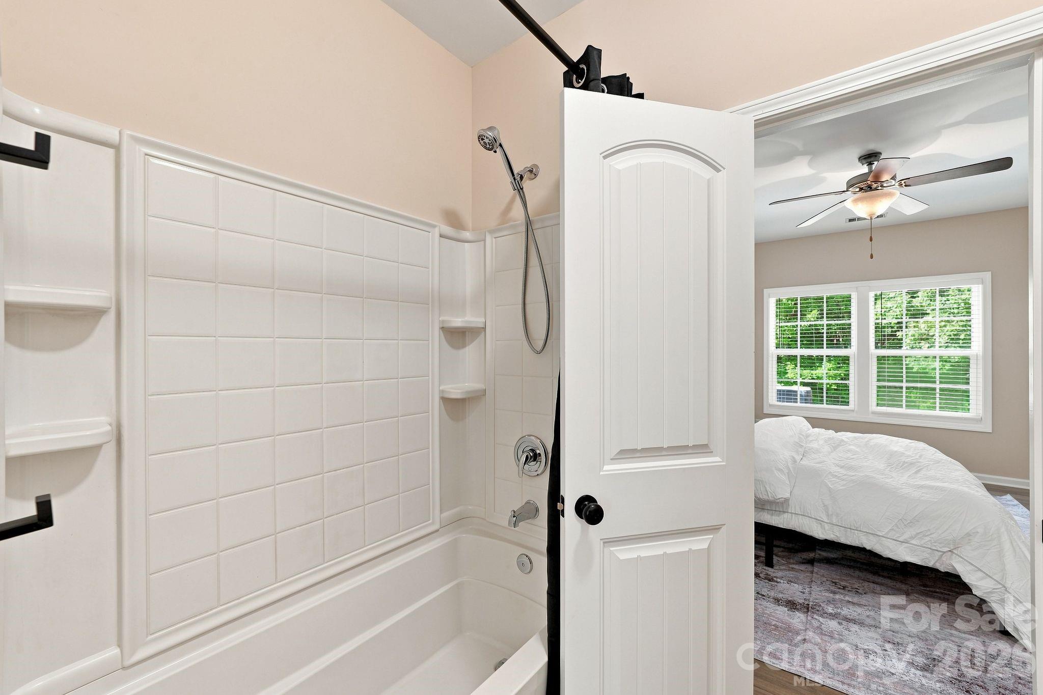 Primary bathroom - 422 Danielle Way, Fort Mill