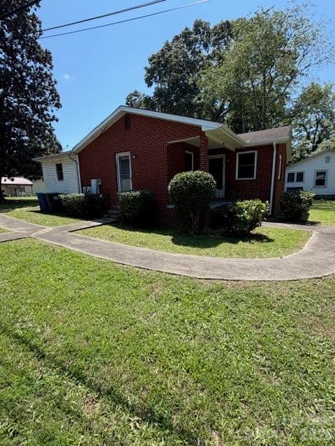 Single Family Residence at 1044 Short Street, Salisbury, photo 2 of 13