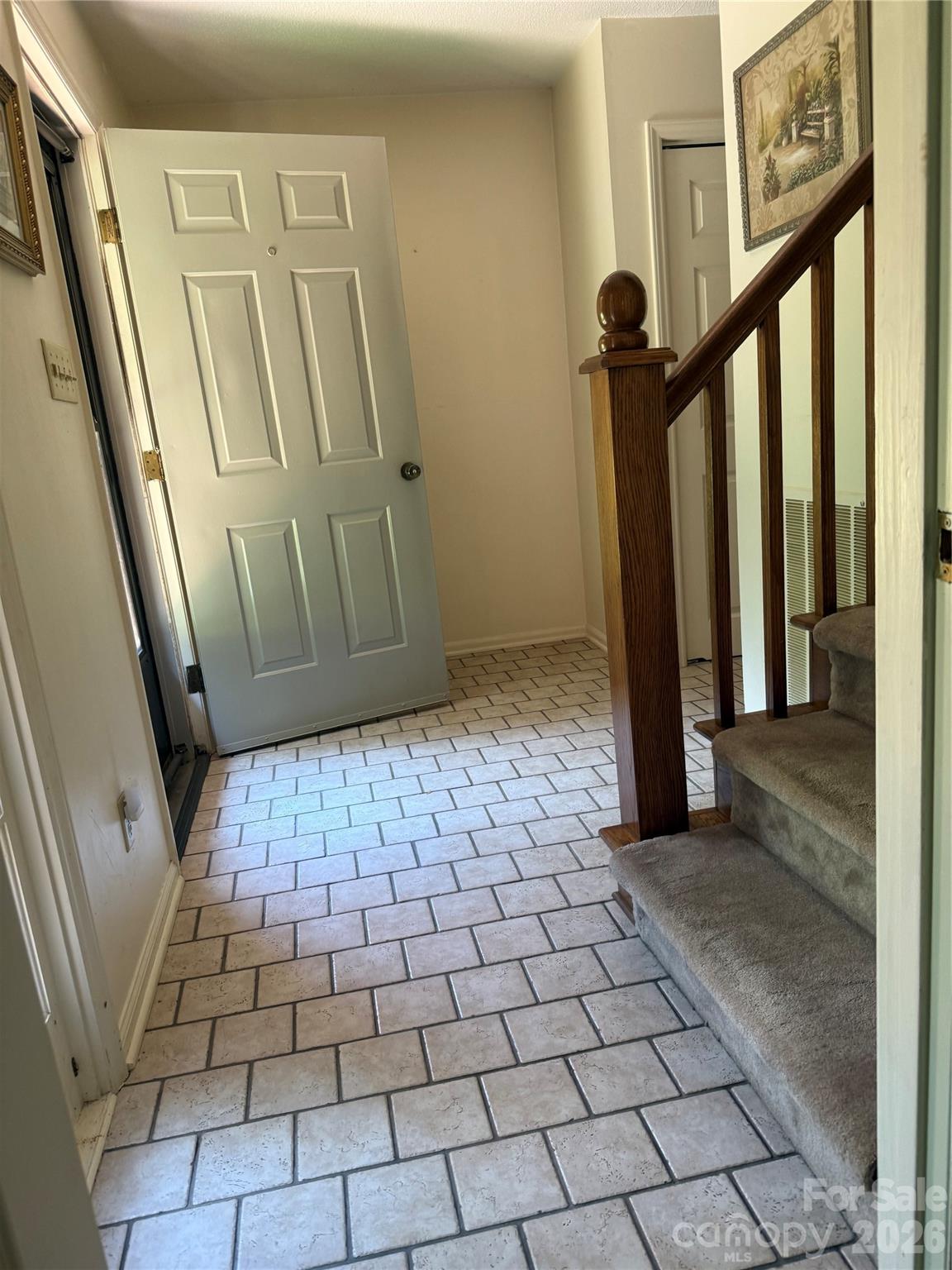 Single Family Residence at 2015 39th Avenue NE, Hickory, photo 9 of 43