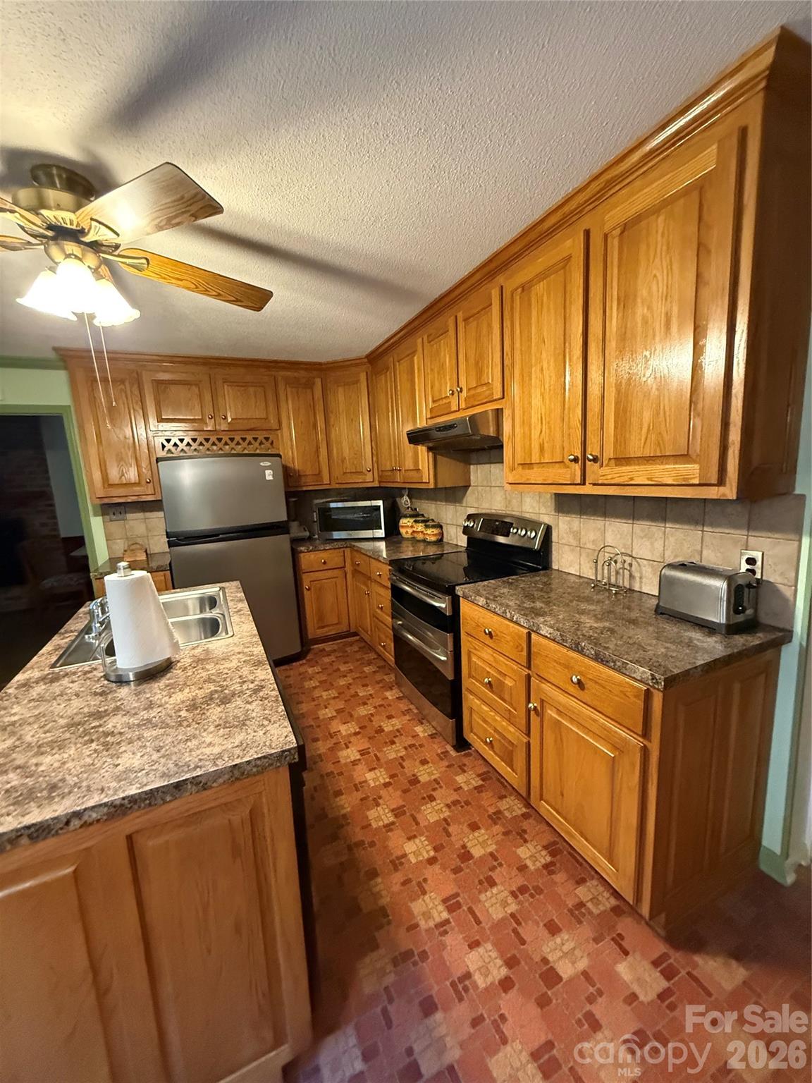 Single Family Residence at 2015 39th Avenue NE, Hickory, photo 12 of 43