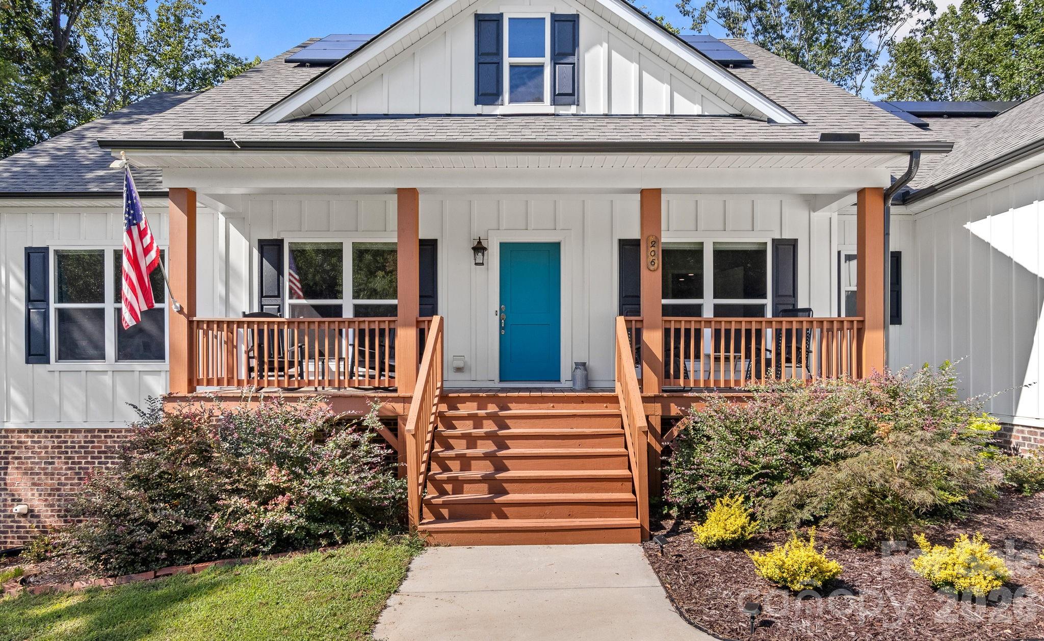 Detailed Contruction - 206 N Harbor Watch Drive, Statesville