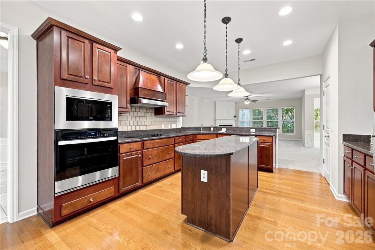 New Oven and Microwave - 36145 Watsonia Street, Indian Land