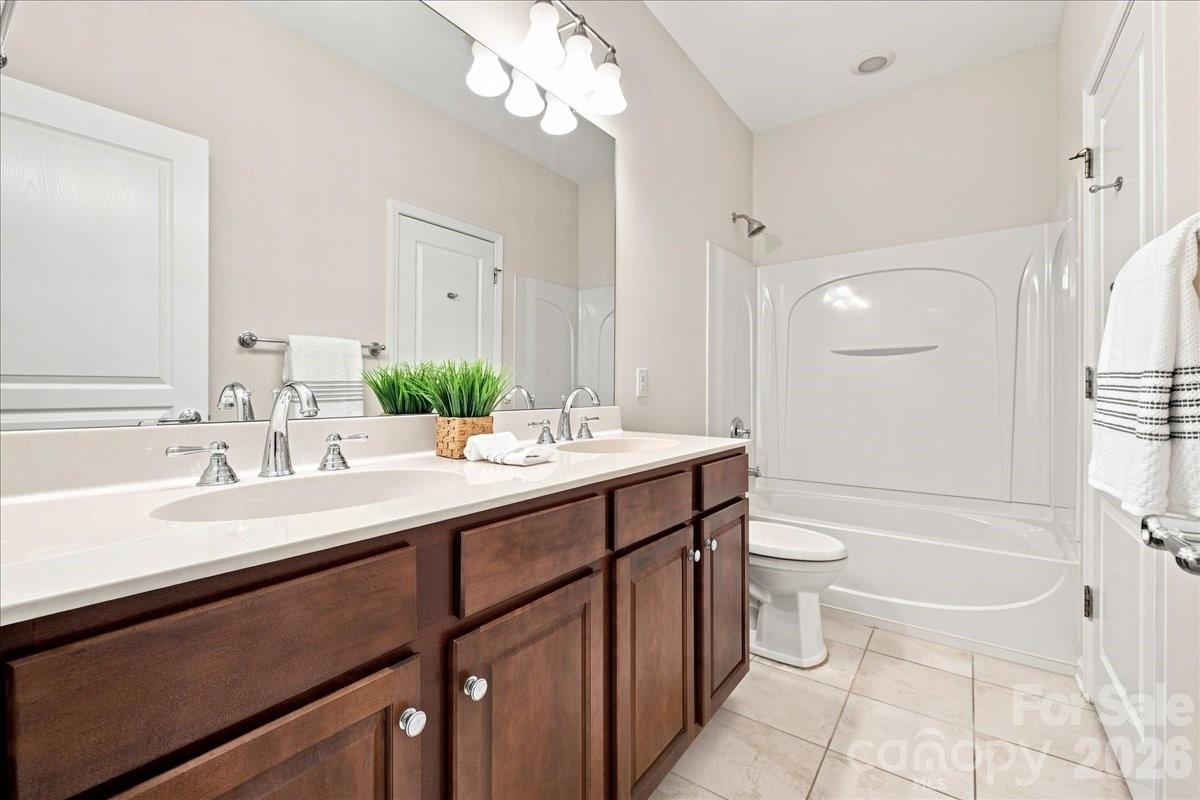 Jack and Jill Bath - 36145 Watsonia Street, Indian Land
