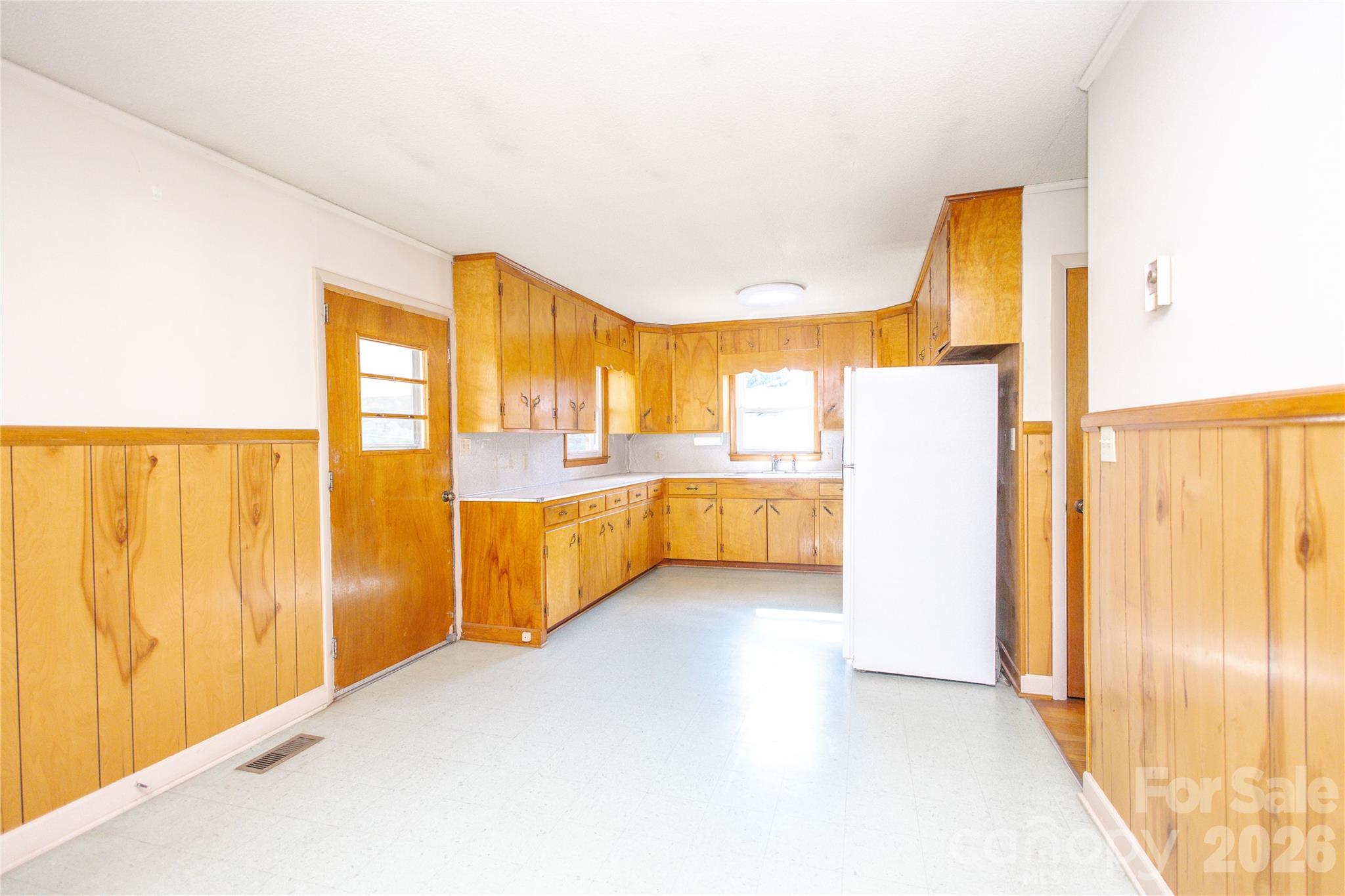 Single Family Residence at 136 Marion Street, Marion, photo 18 of 43