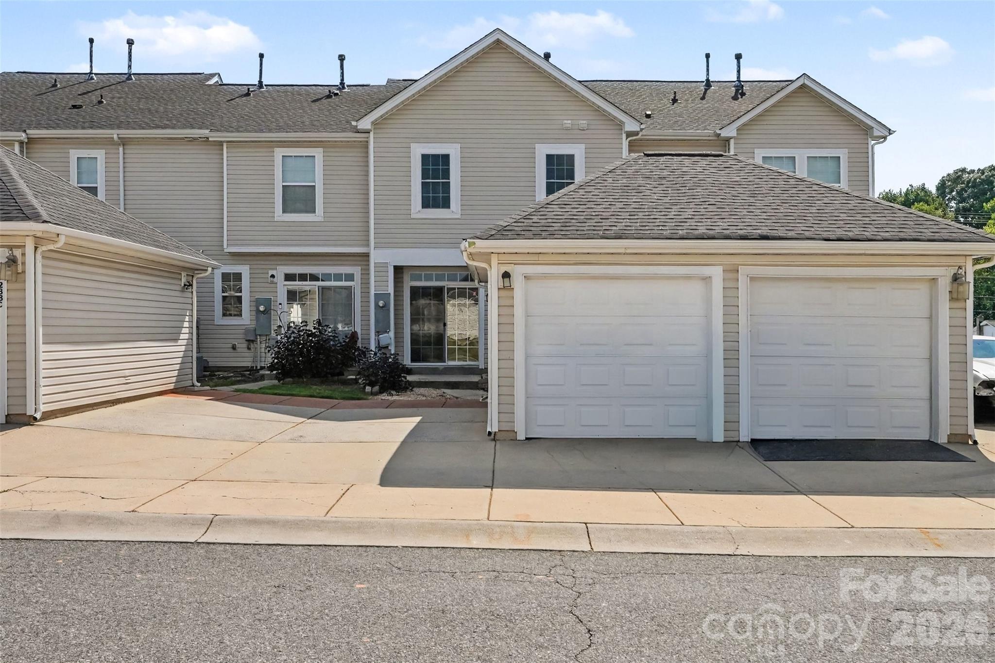 Townhouse at 233 E Waterlynn Road, Mooresville, photo 14 of 15