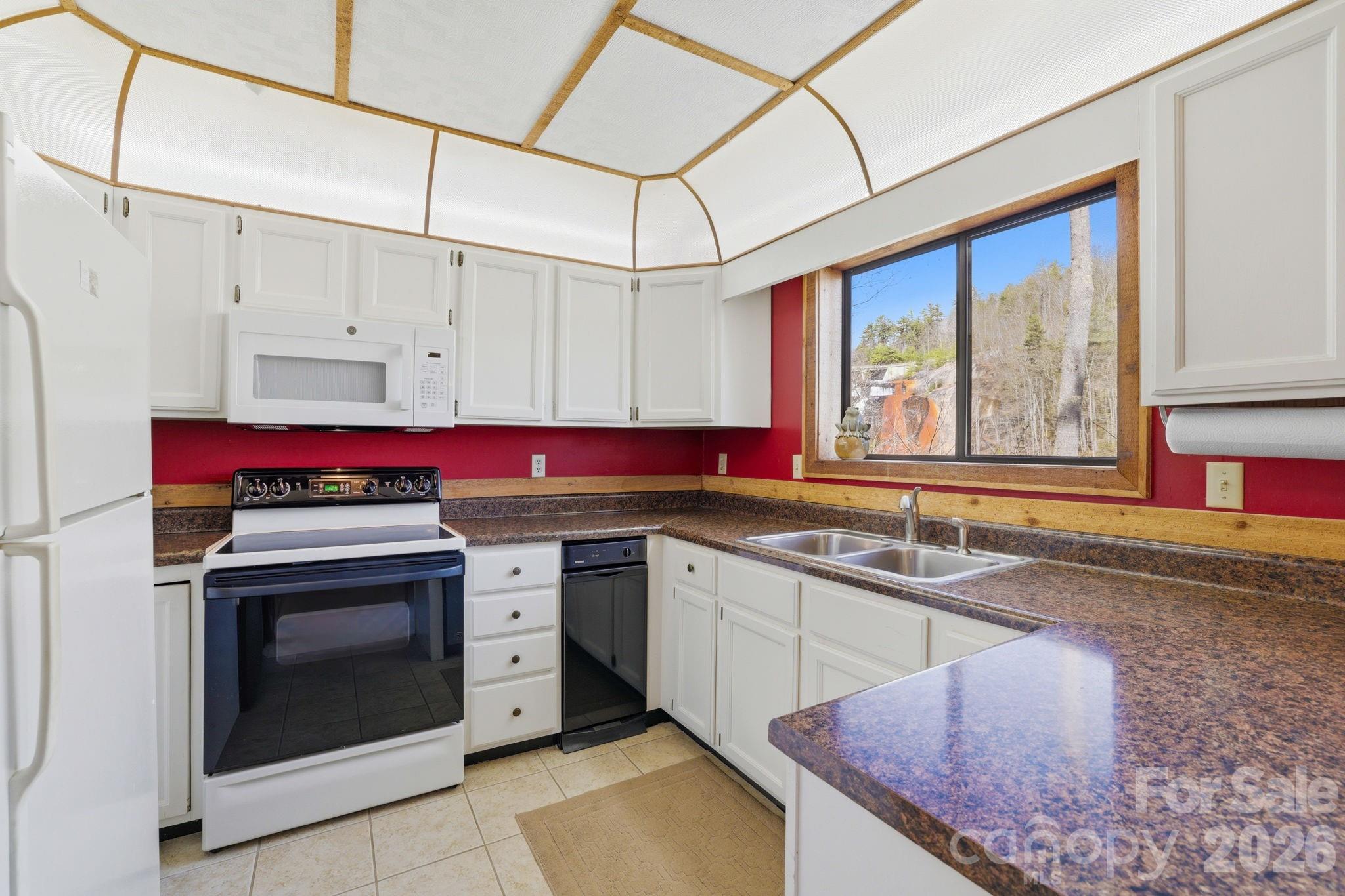 Condominium at 221 Toxaway Falls Drive, Lake Toxaway, photo 13 of 47