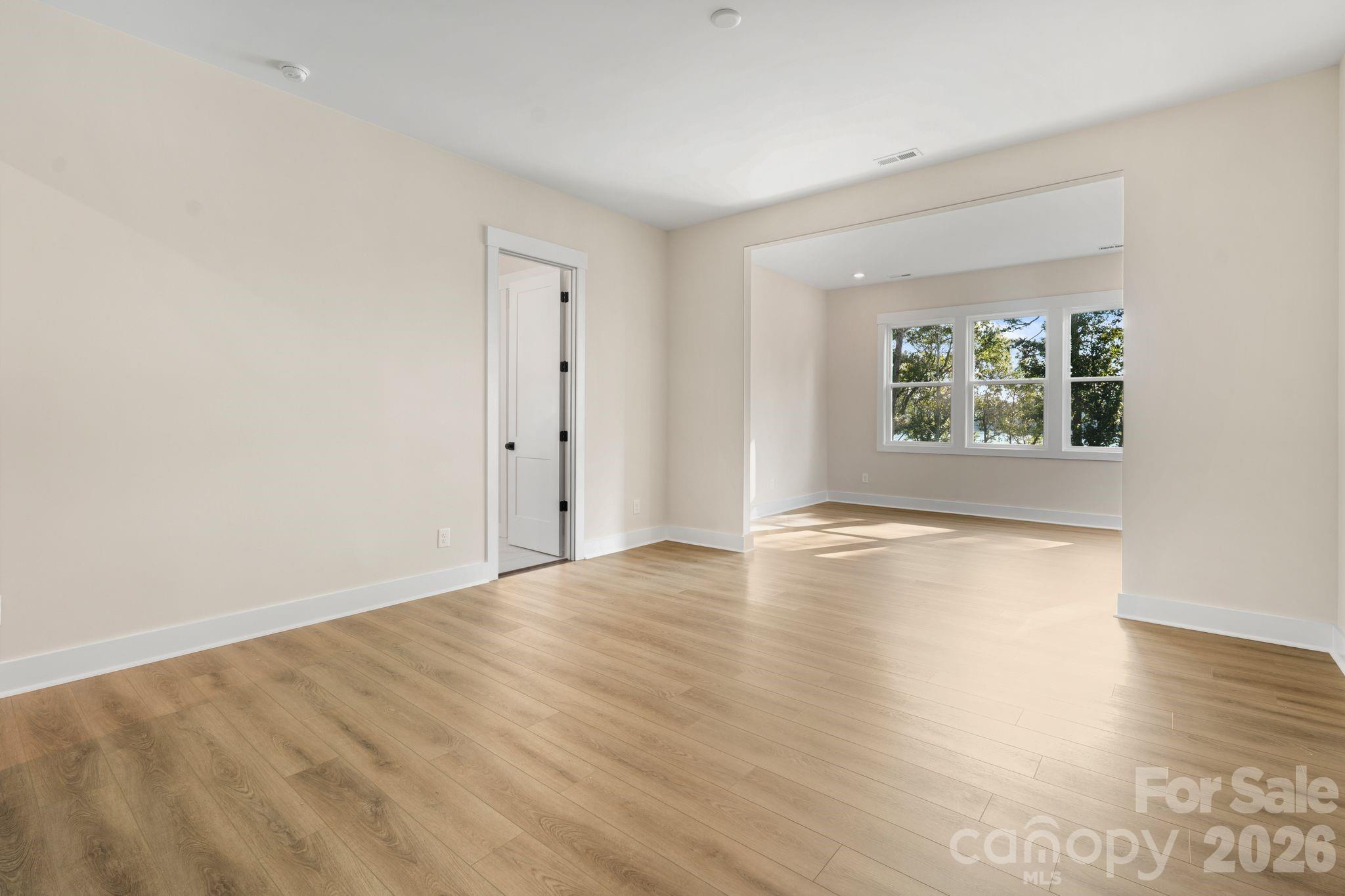 2nd primary suite on upper level with dedicated seating area - 4531 Splash Trail, Sherrills Ford