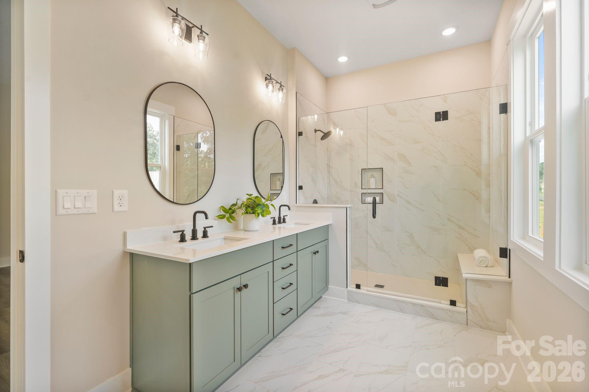 Walk-in tile shower and dual vanities - 4531 Splash Trail, Sherrills Ford