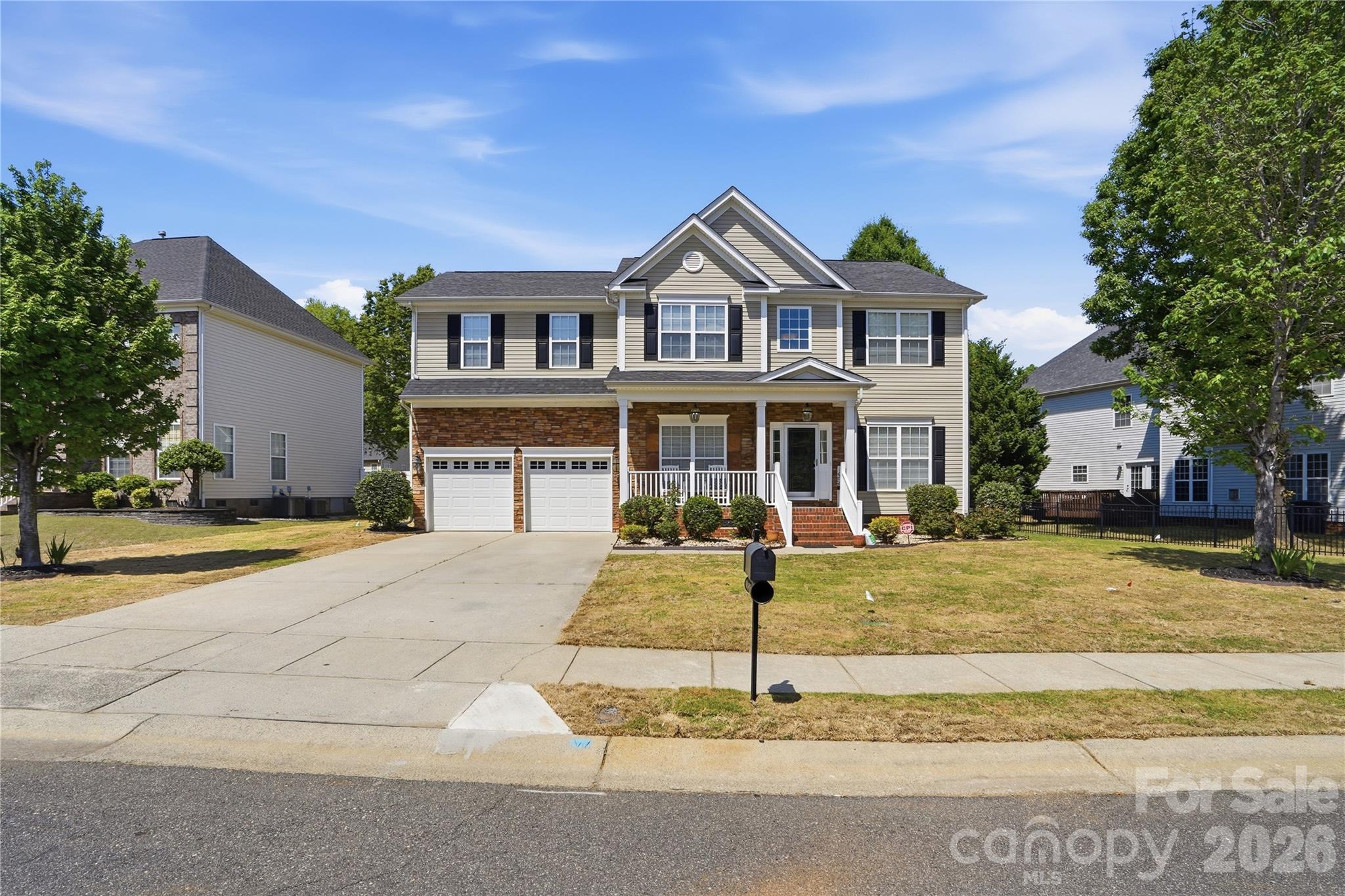 Single Family Residence at 509 Evening Mist Drive, Fort Mill, photo 2 of 48