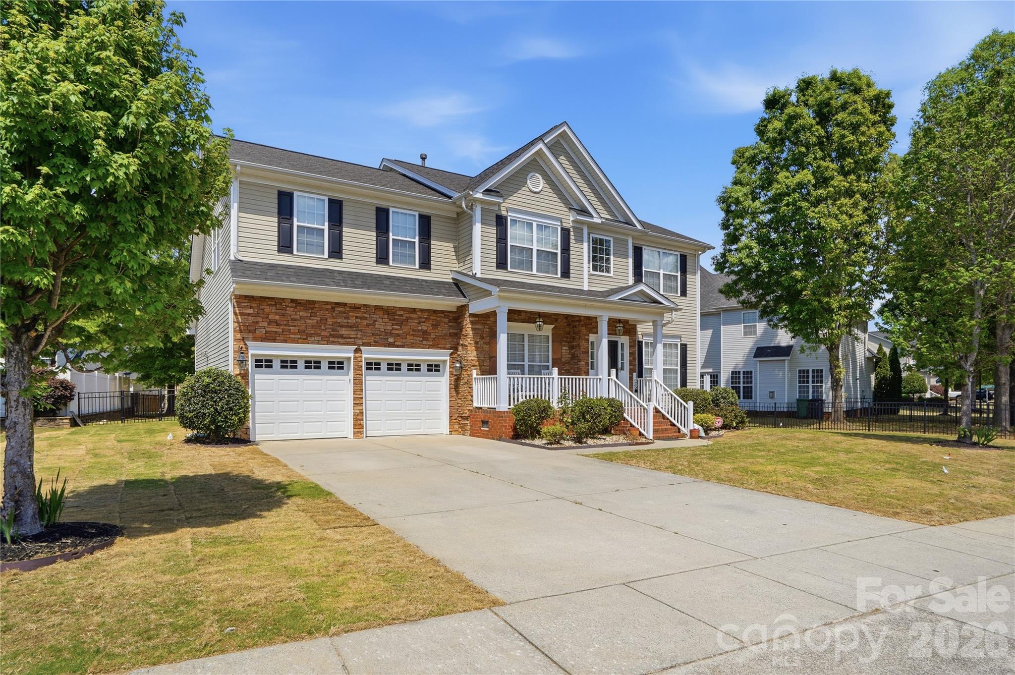Single Family Residence at 509 Evening Mist Drive, Fort Mill, photo 3 of 48