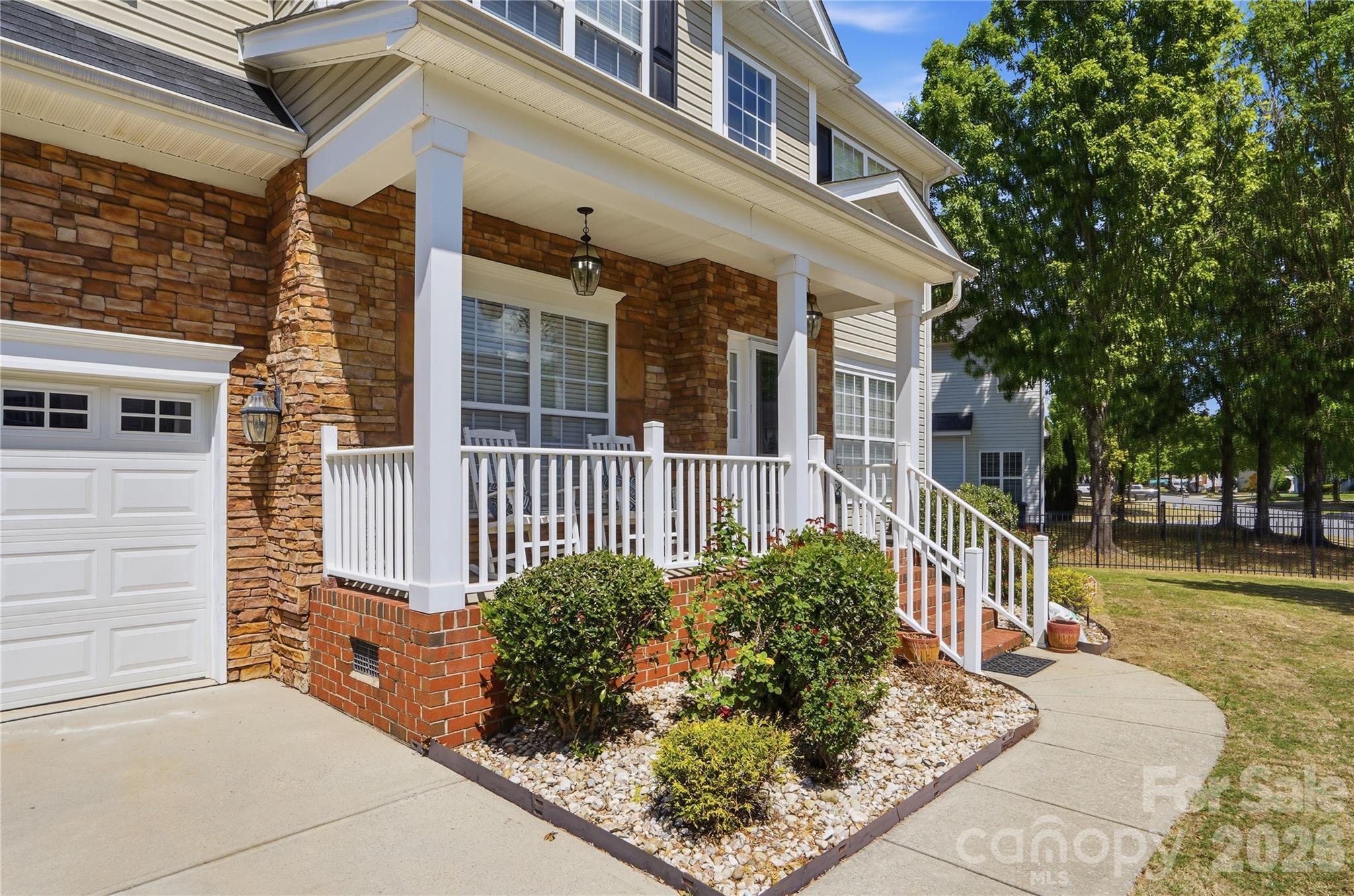 Single Family Residence at 509 Evening Mist Drive, Fort Mill, photo 5 of 48