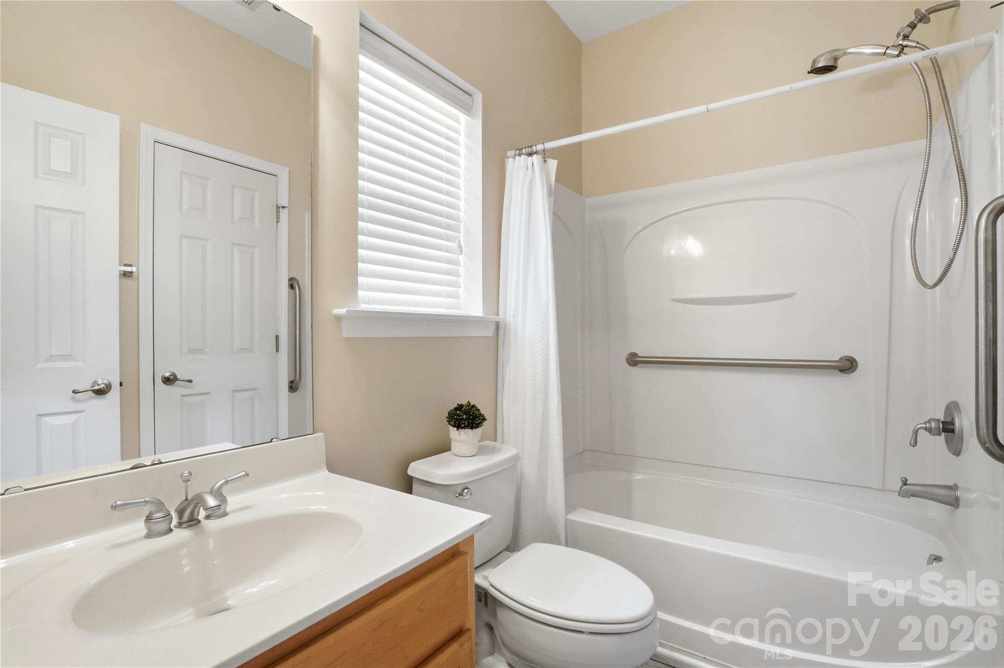 Single Family Residence at 509 Evening Mist Drive, Fort Mill, photo 29 of 48
