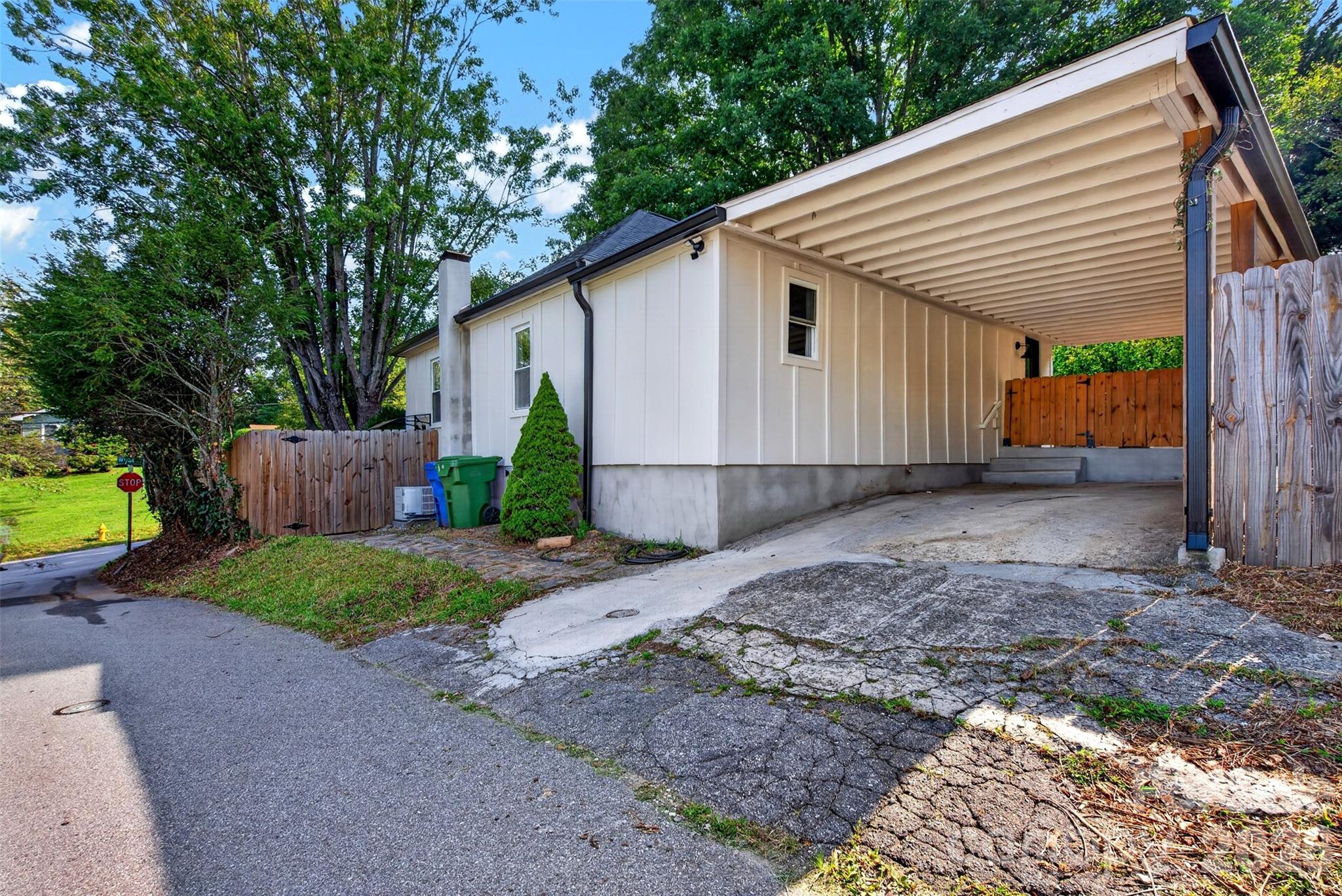 Single Family Residence at 39 Wyatt Street, Asheville, photo 30 of 34
