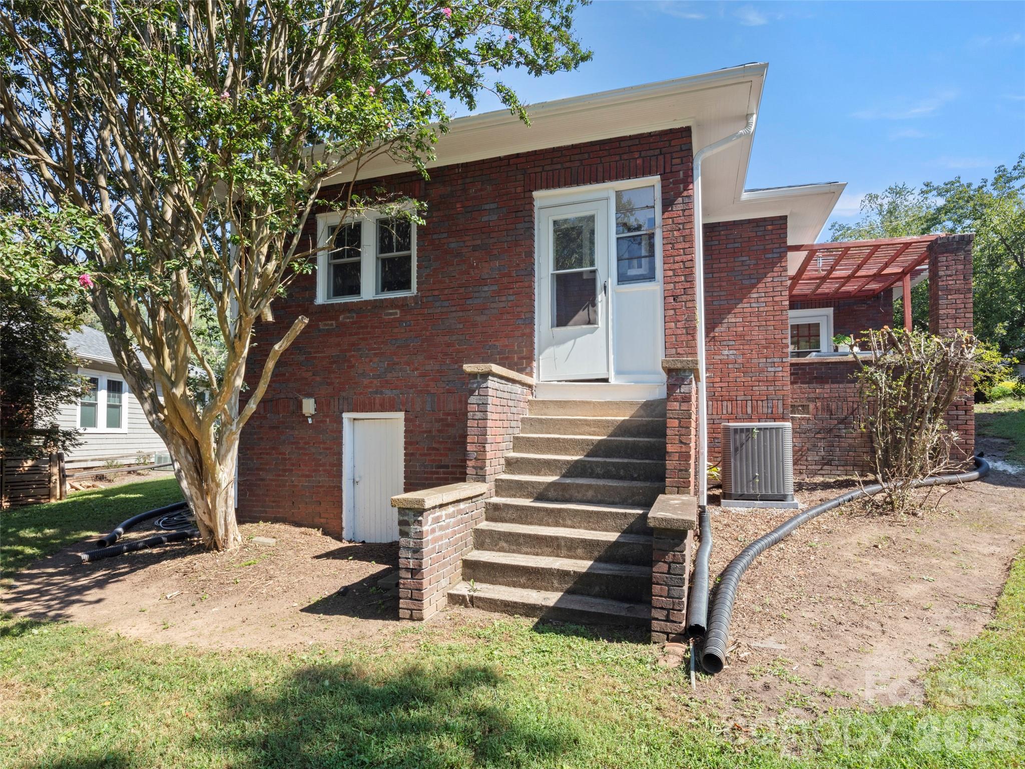 Single Family Residence at 65 Longview Road, Asheville, photo 21 of 25