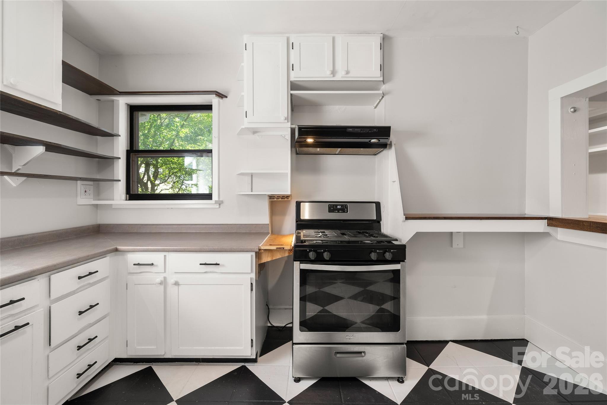 Delightful gas range with so much prep space surrounding - 101 Olney Road, Asheville