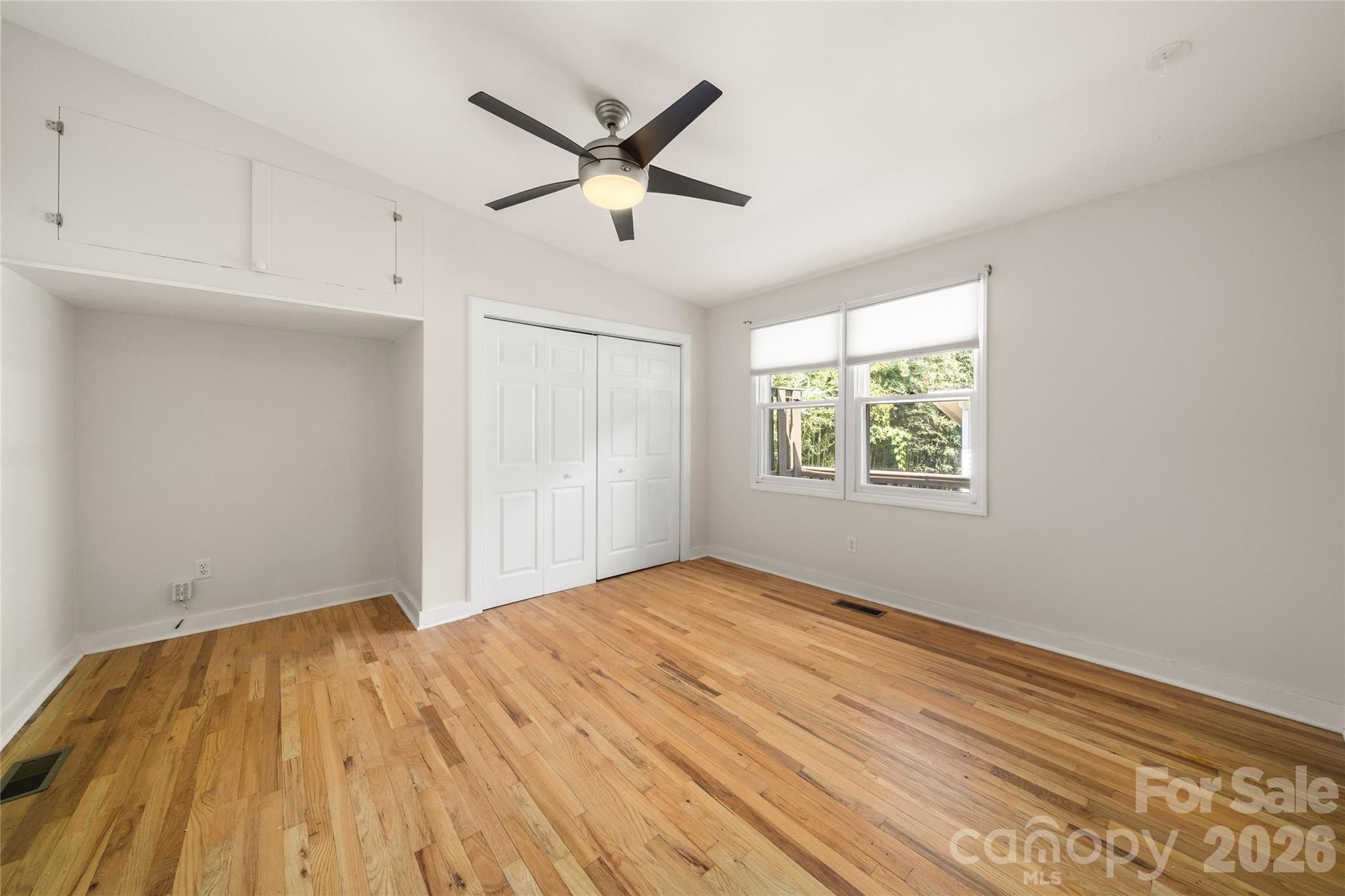 Spacious primary bedroom with vaulted ceiling - 101 Olney Road, Asheville