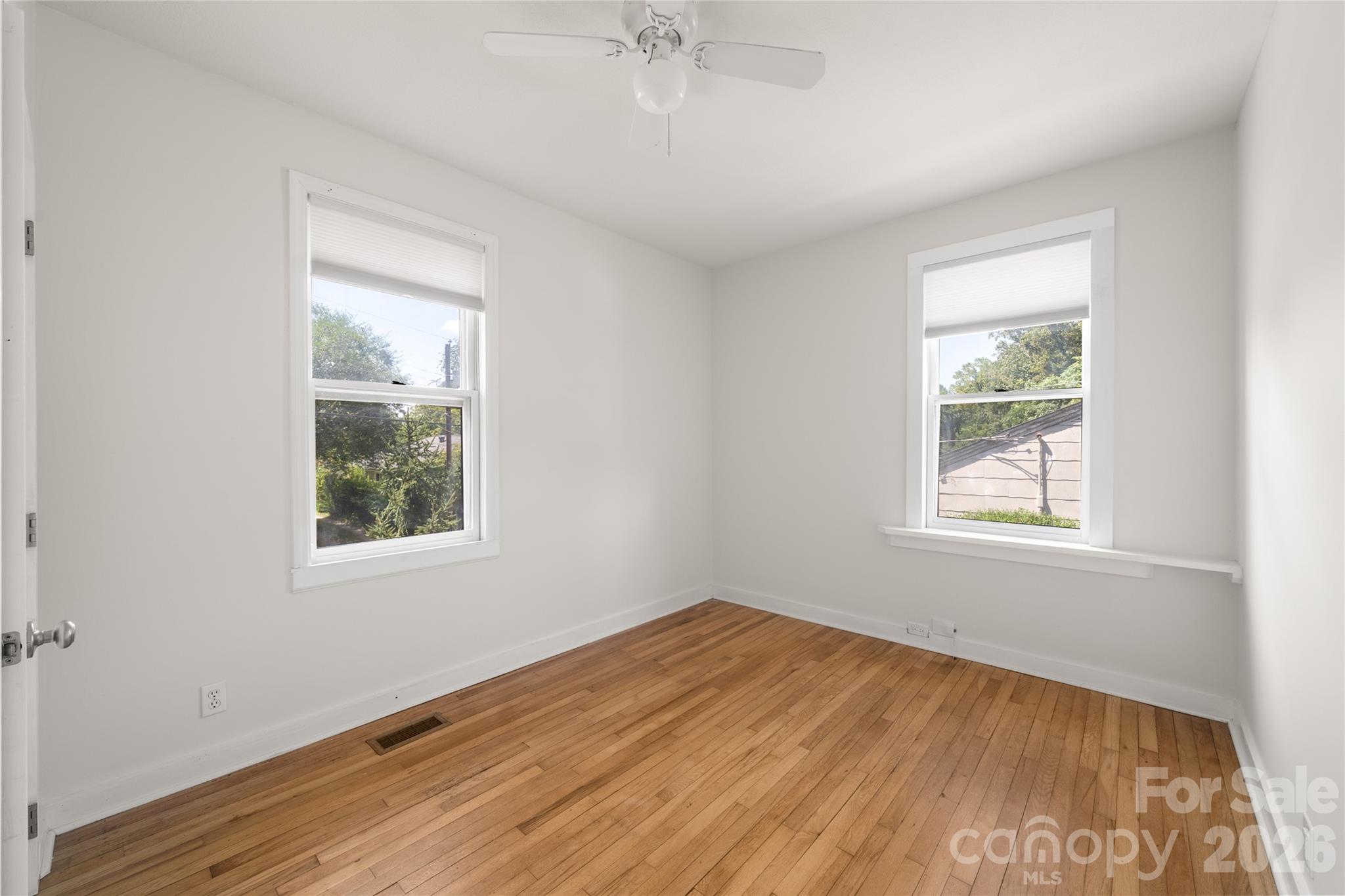 Spacious second bedroom/office or flex room - 101 Olney Road, Asheville