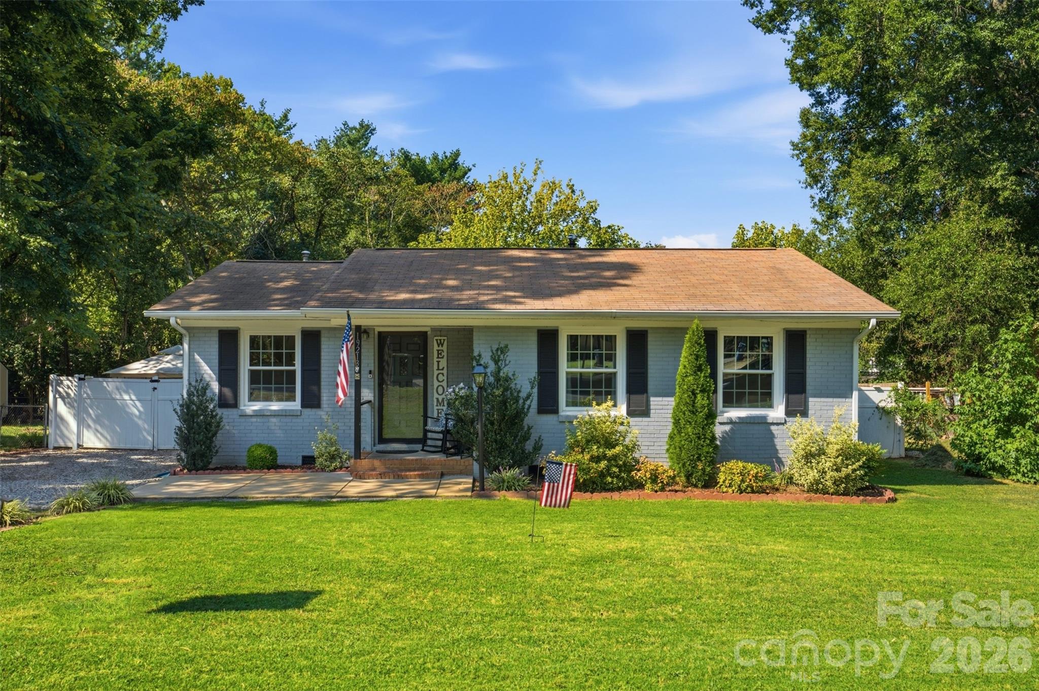 Single Family Residence at 19213 Carter Circle, Cornelius, photo 2 of 21