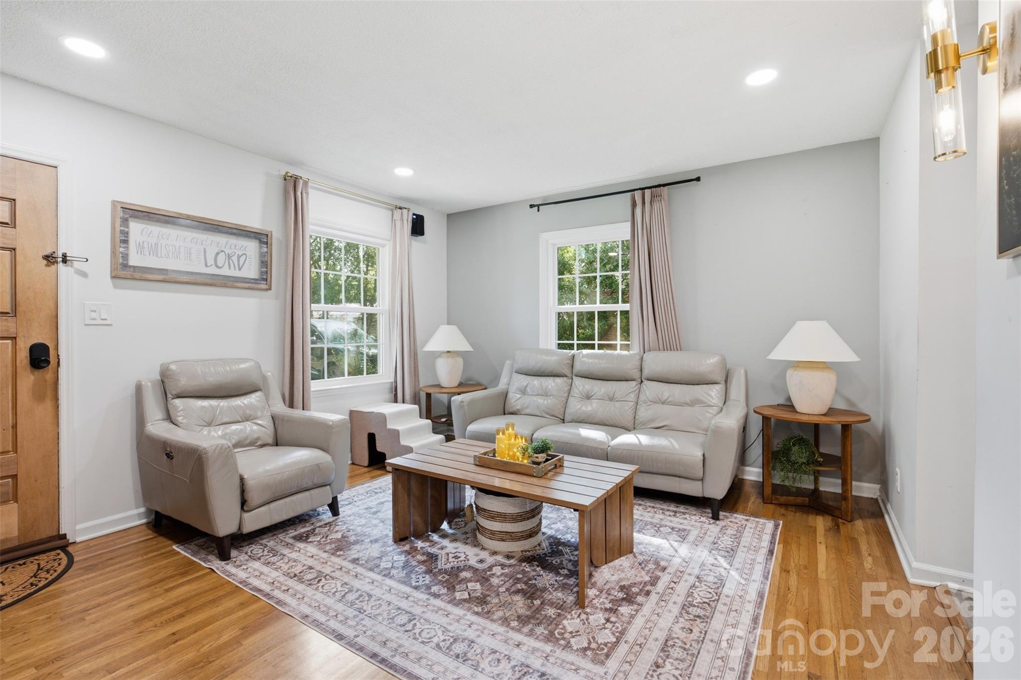 Single Family Residence at 19213 Carter Circle, Cornelius, photo 4 of 21