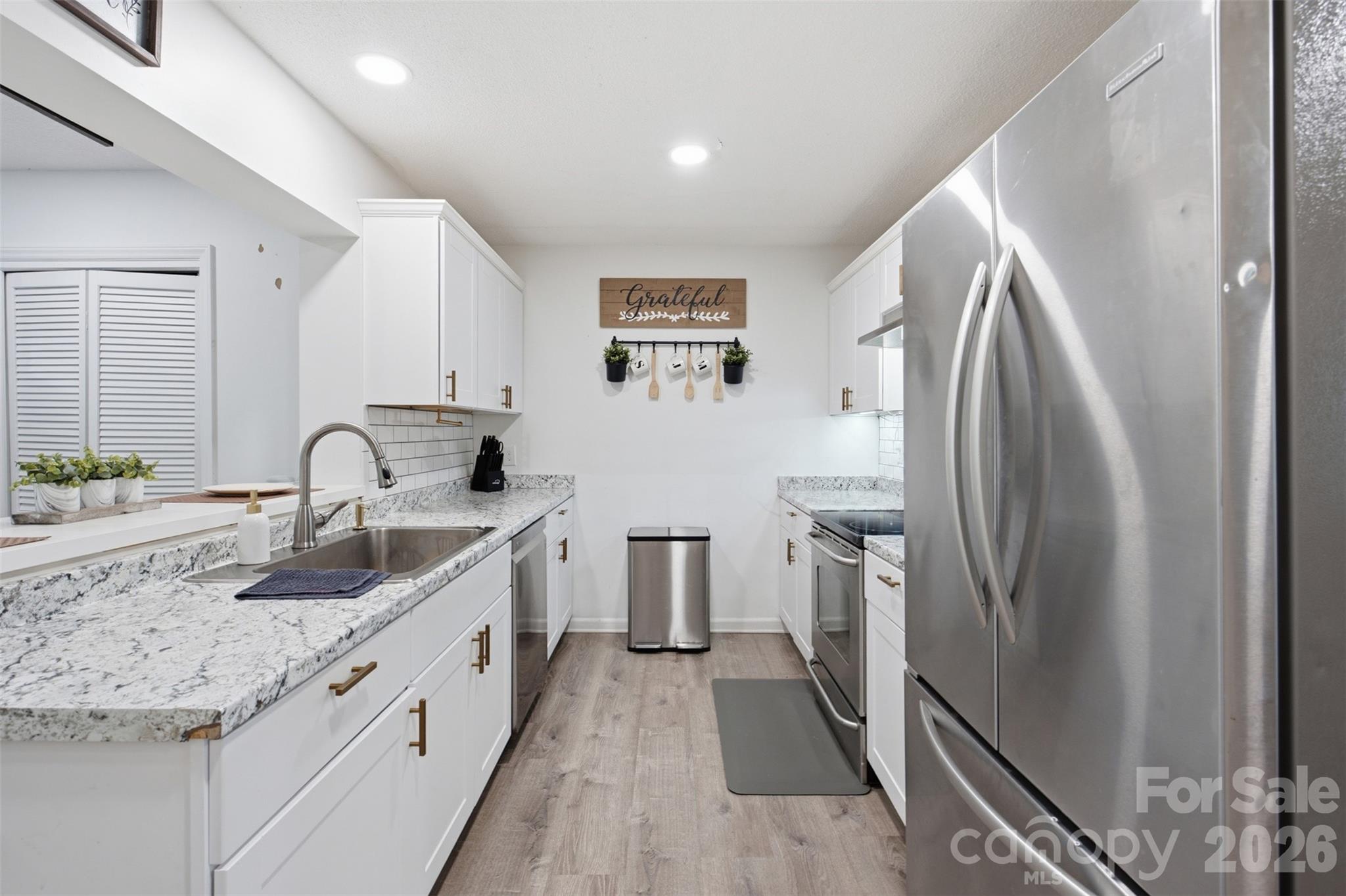 Single Family Residence at 19213 Carter Circle, Cornelius, photo 6 of 21