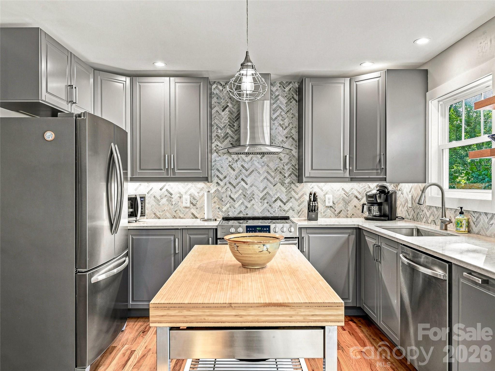 Condominium at 141 Courtland Avenue, Asheville, photo 15 of 44