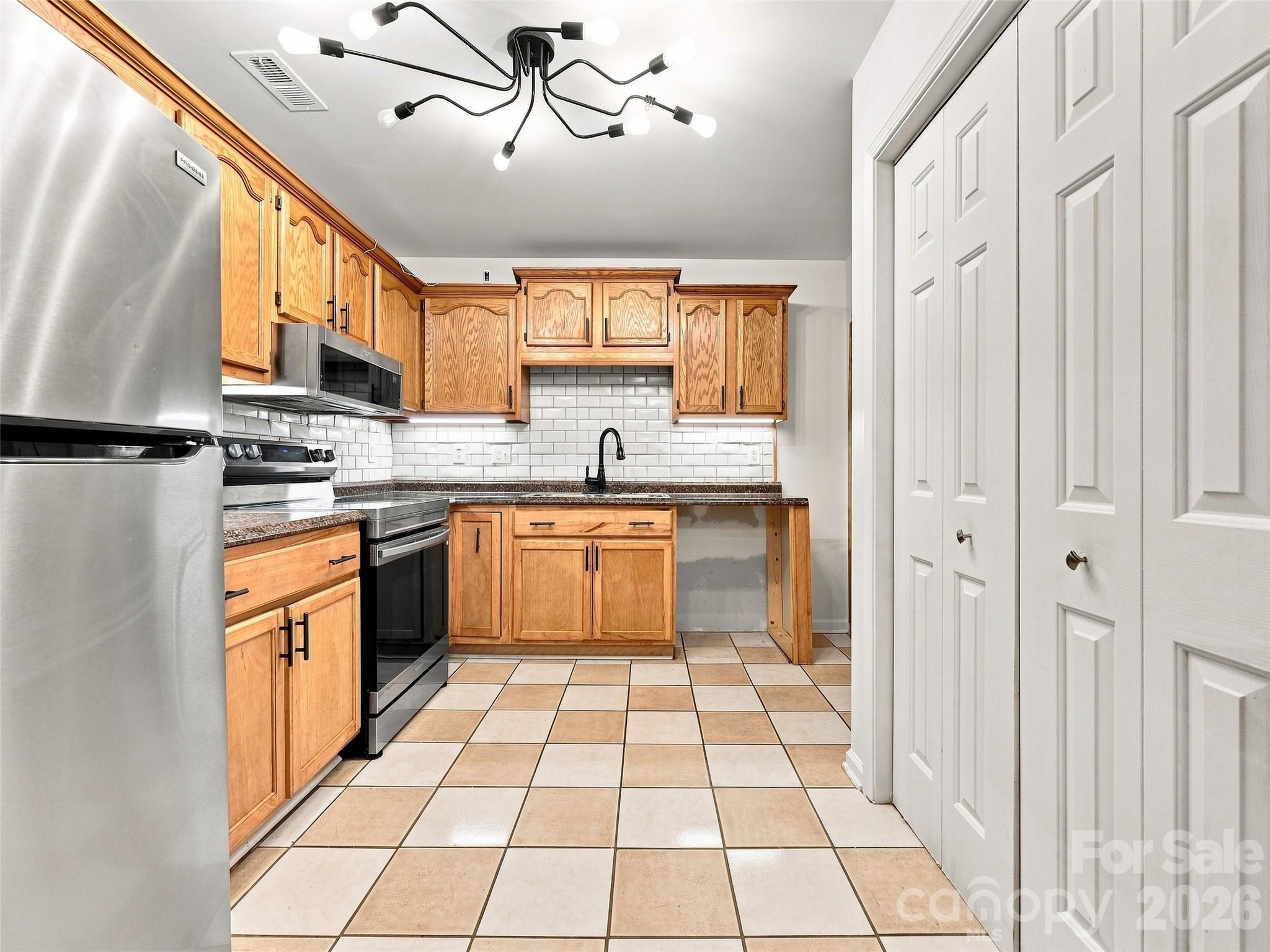 Condominium at 19 Krista Circle, Candler, photo 13 of 40