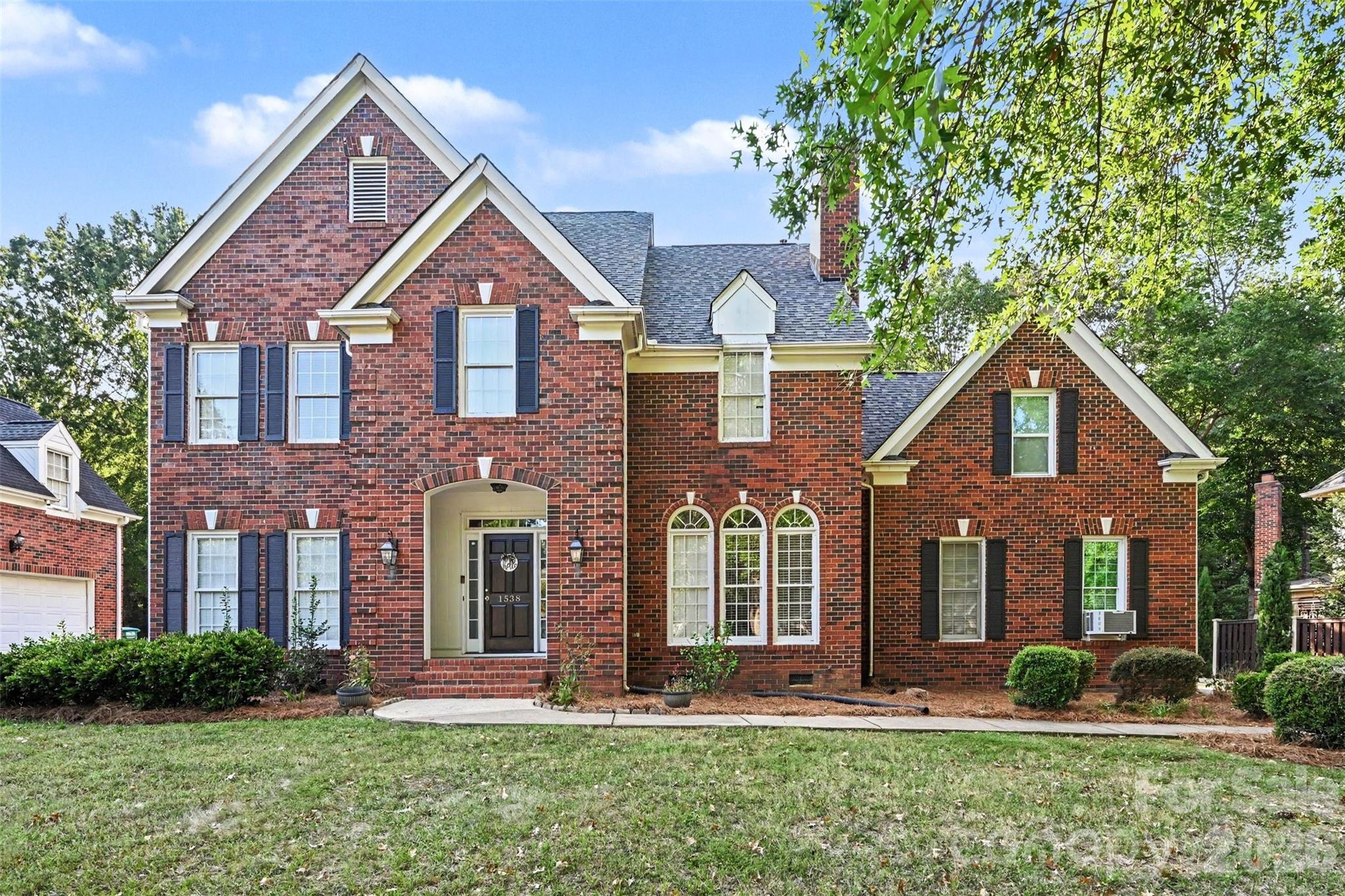 Single Family Residence at 1538 Wickerby Court, Matthews, photo 2 of 22