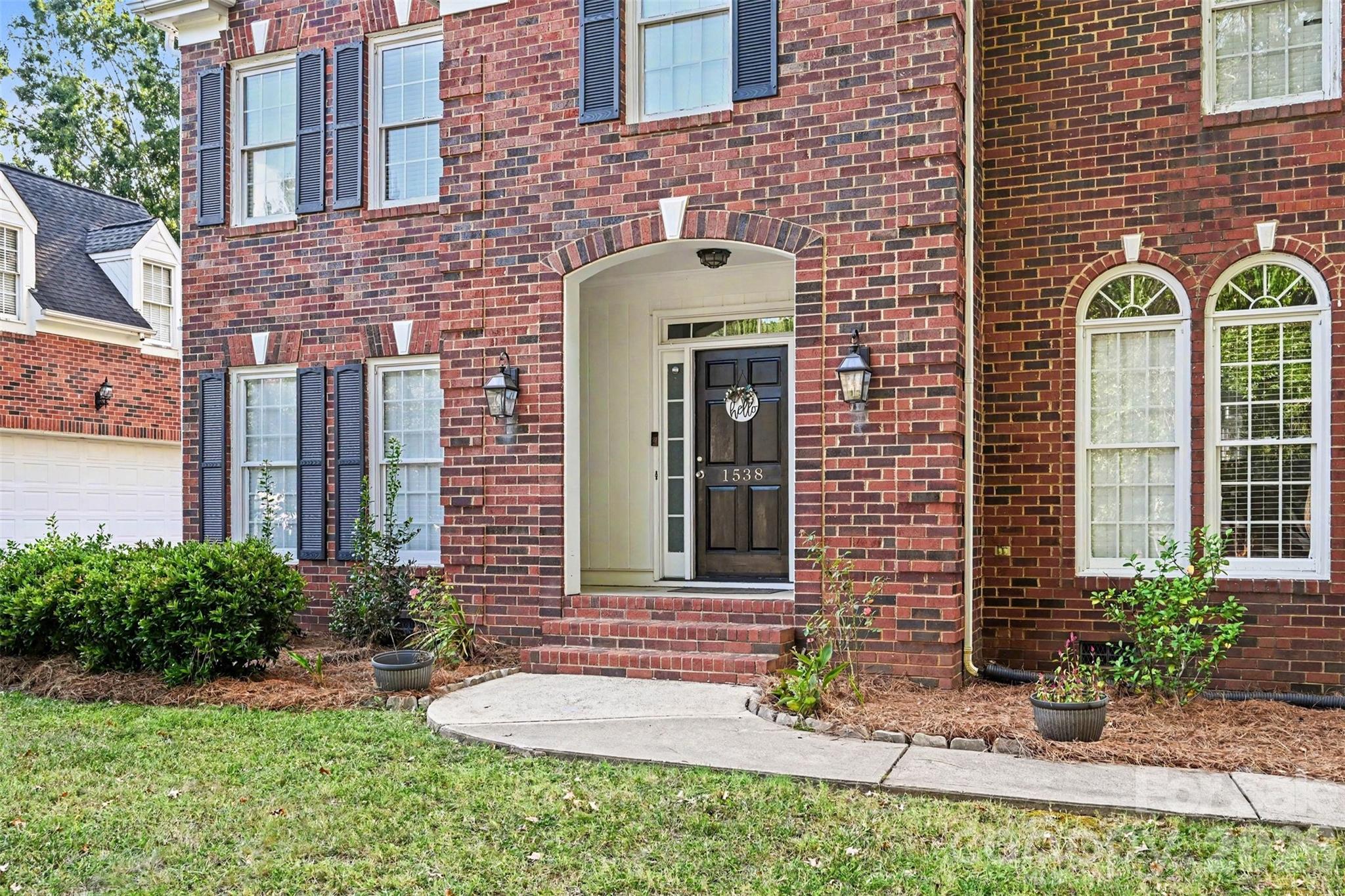 Single Family Residence at 1538 Wickerby Court, Matthews, photo 3 of 22