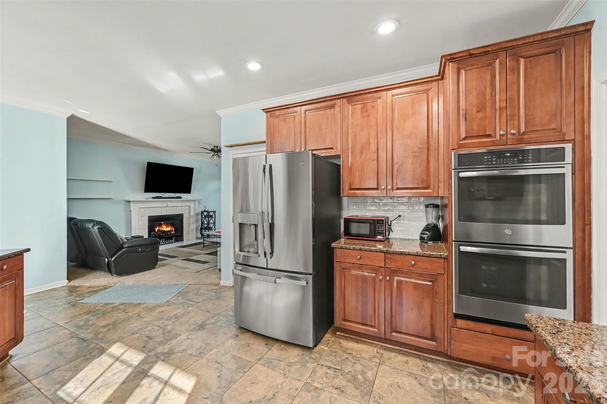 Single Family Residence at 1538 Wickerby Court, Matthews, photo 10 of 22