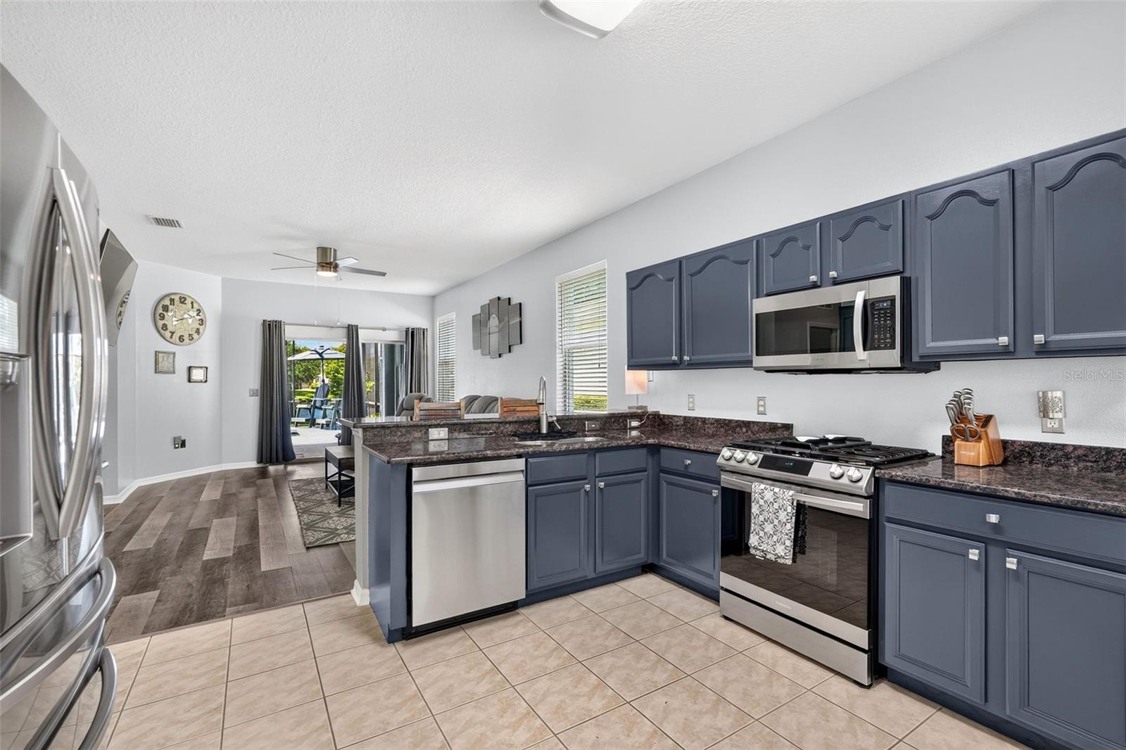 Single Family Residence at 6218 BLACKDRUM CT, BRADENTON, photo 17 of 65