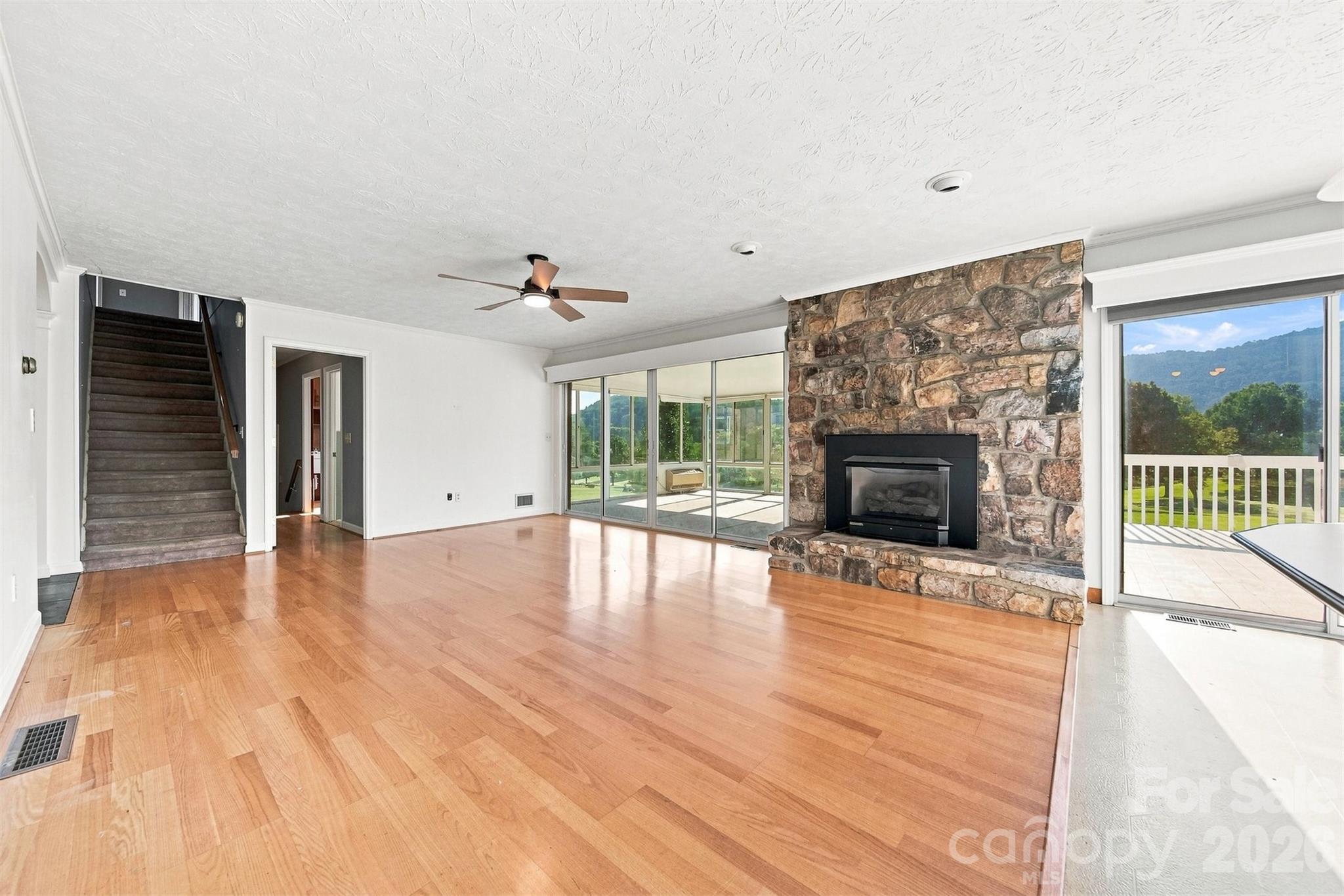 Single Family Residence at 2796 Lakeview Drive, Lenoir, photo 7 of 47