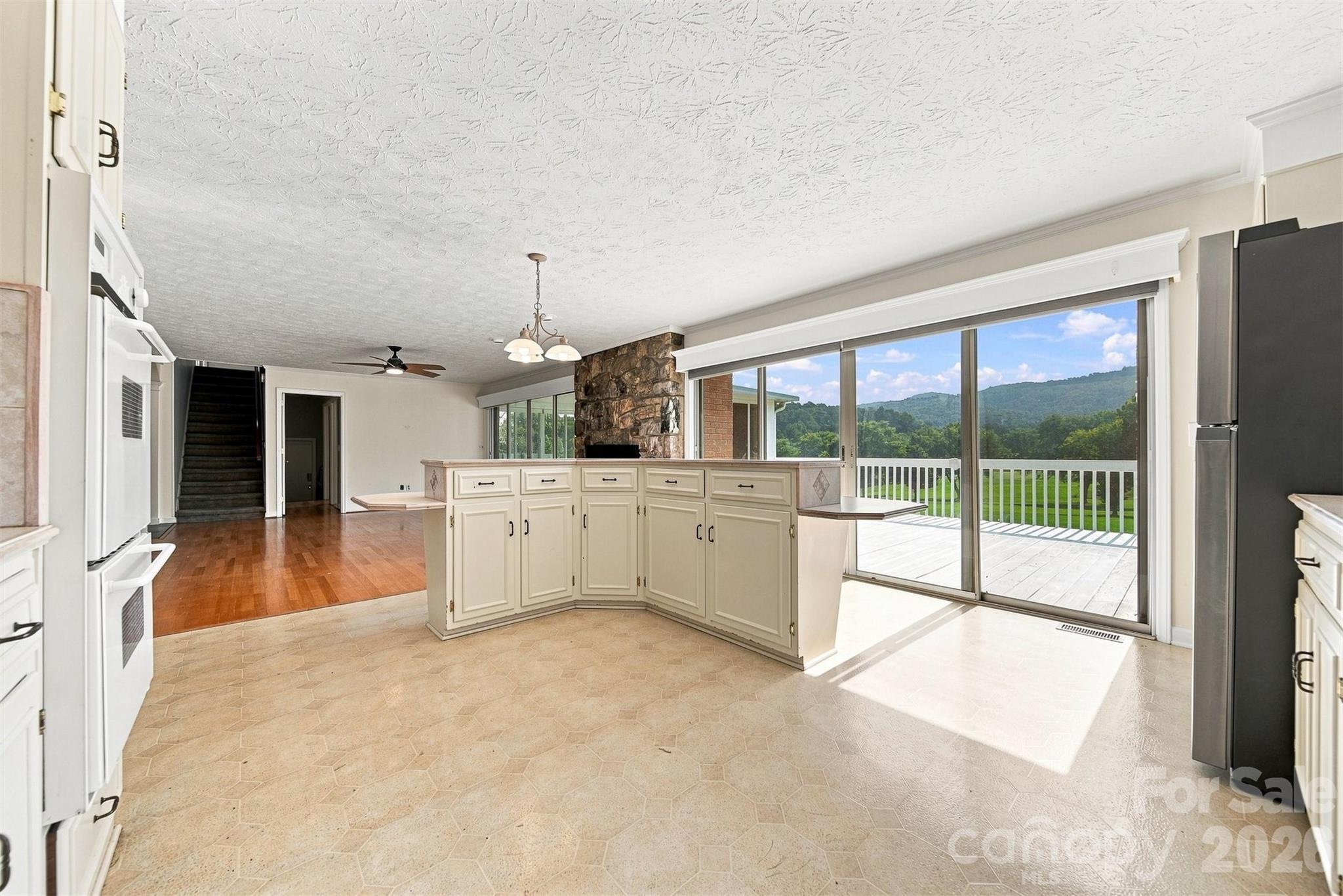 Single Family Residence at 2796 Lakeview Drive, Lenoir, photo 12 of 47