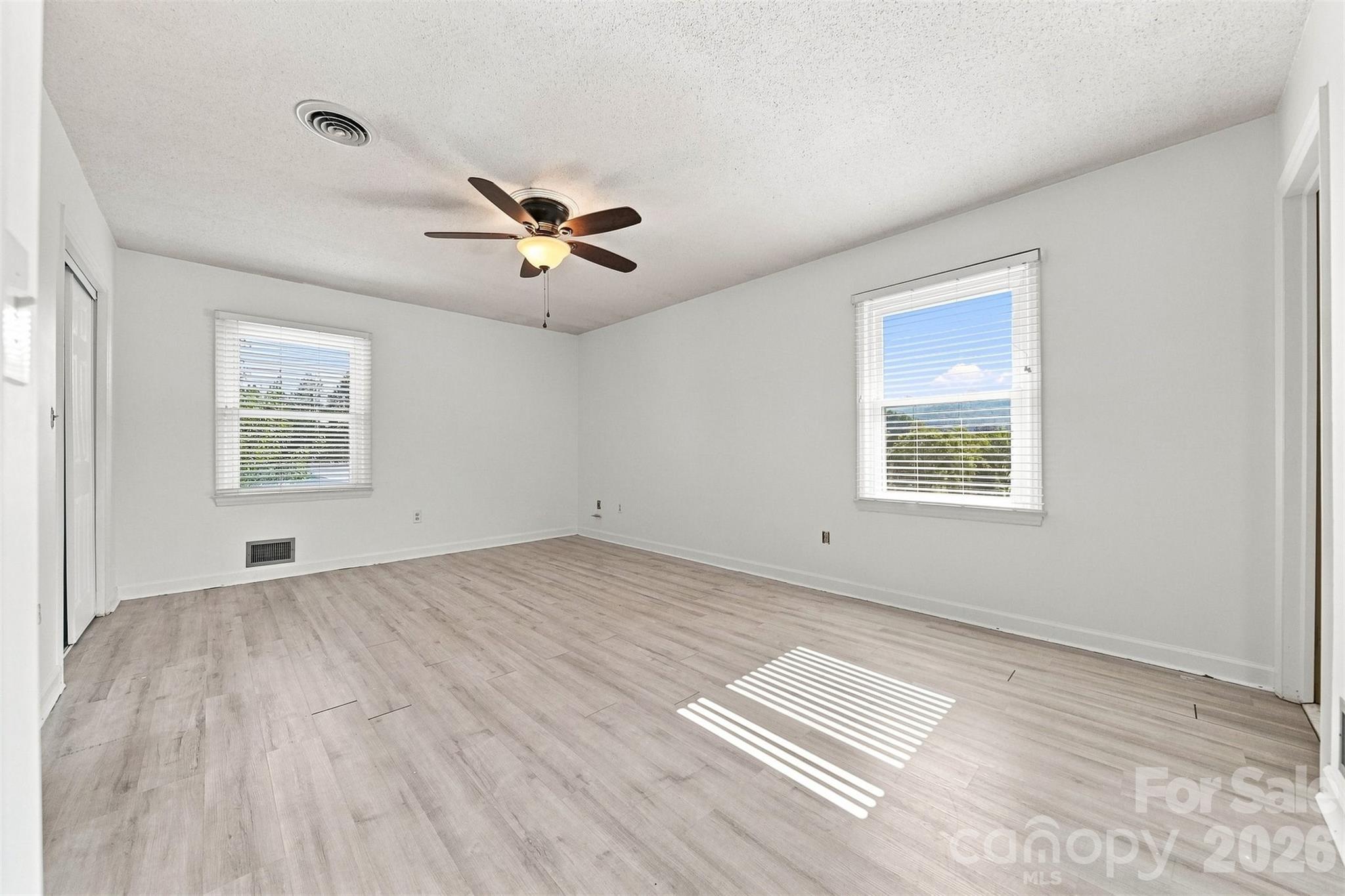 Single Family Residence at 2796 Lakeview Drive, Lenoir, photo 19 of 47