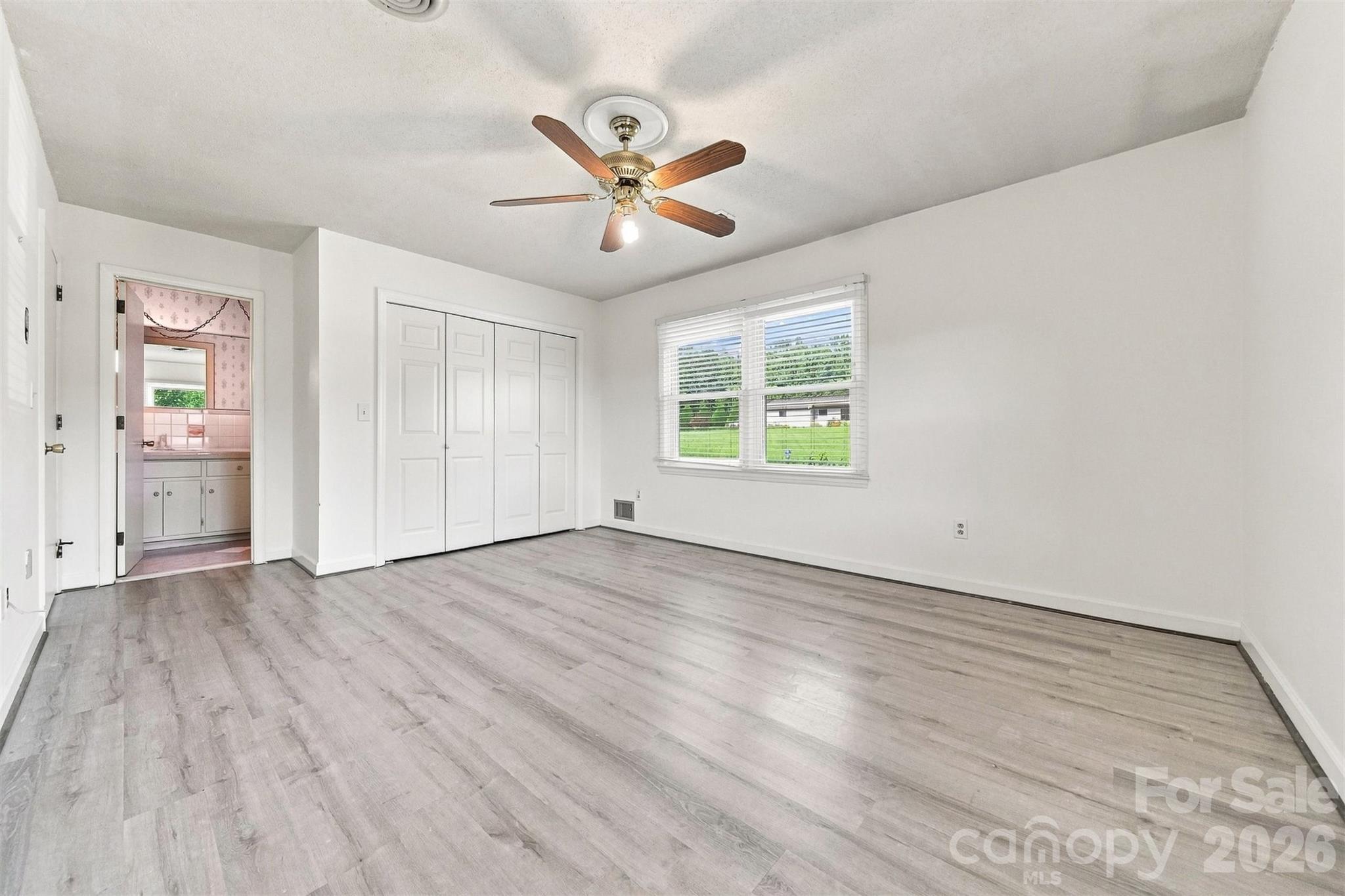 Single Family Residence at 2796 Lakeview Drive, Lenoir, photo 21 of 47