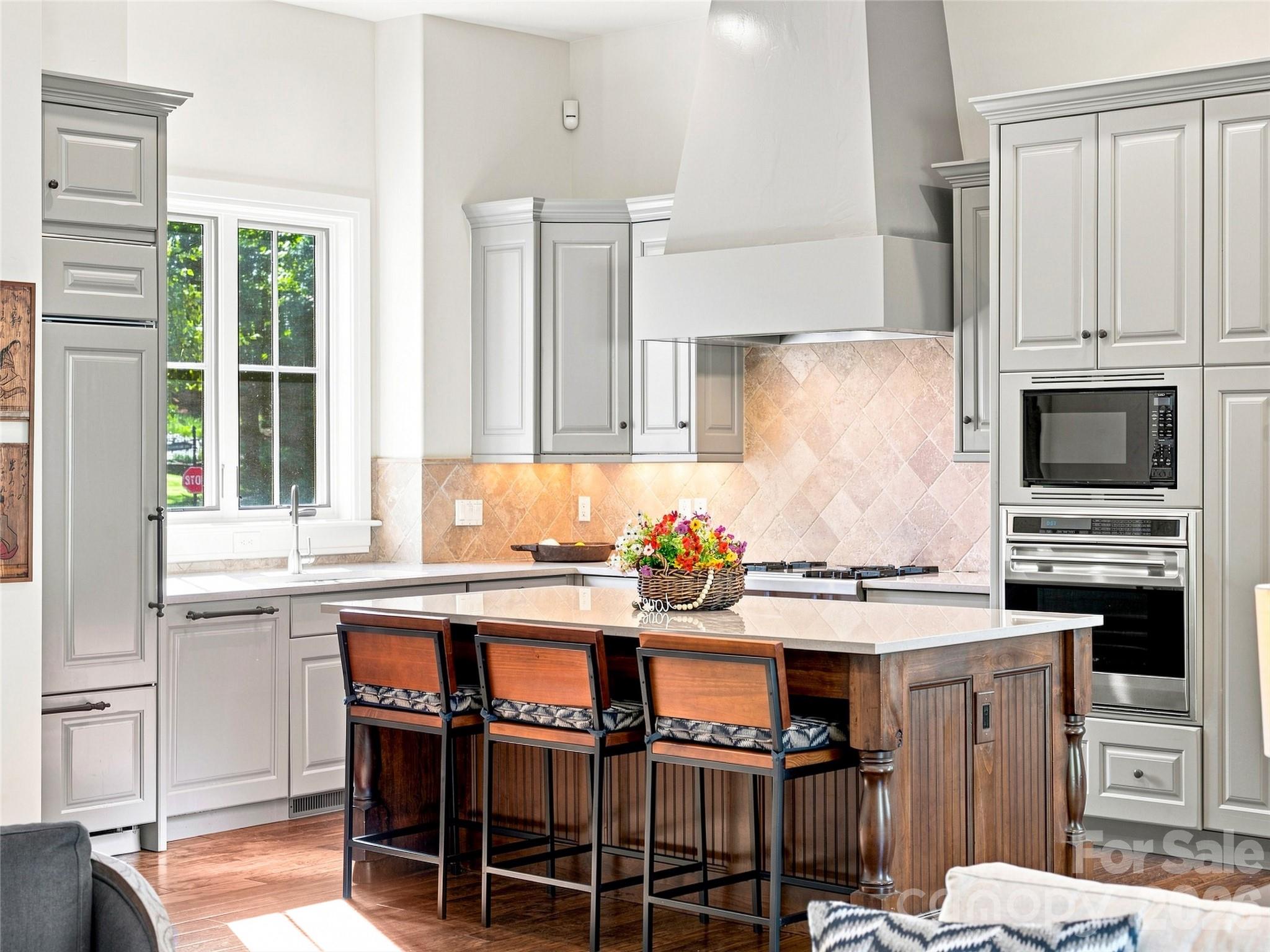 kitchen breakfast bar - 583 Walnut Valley Parkway, Arden