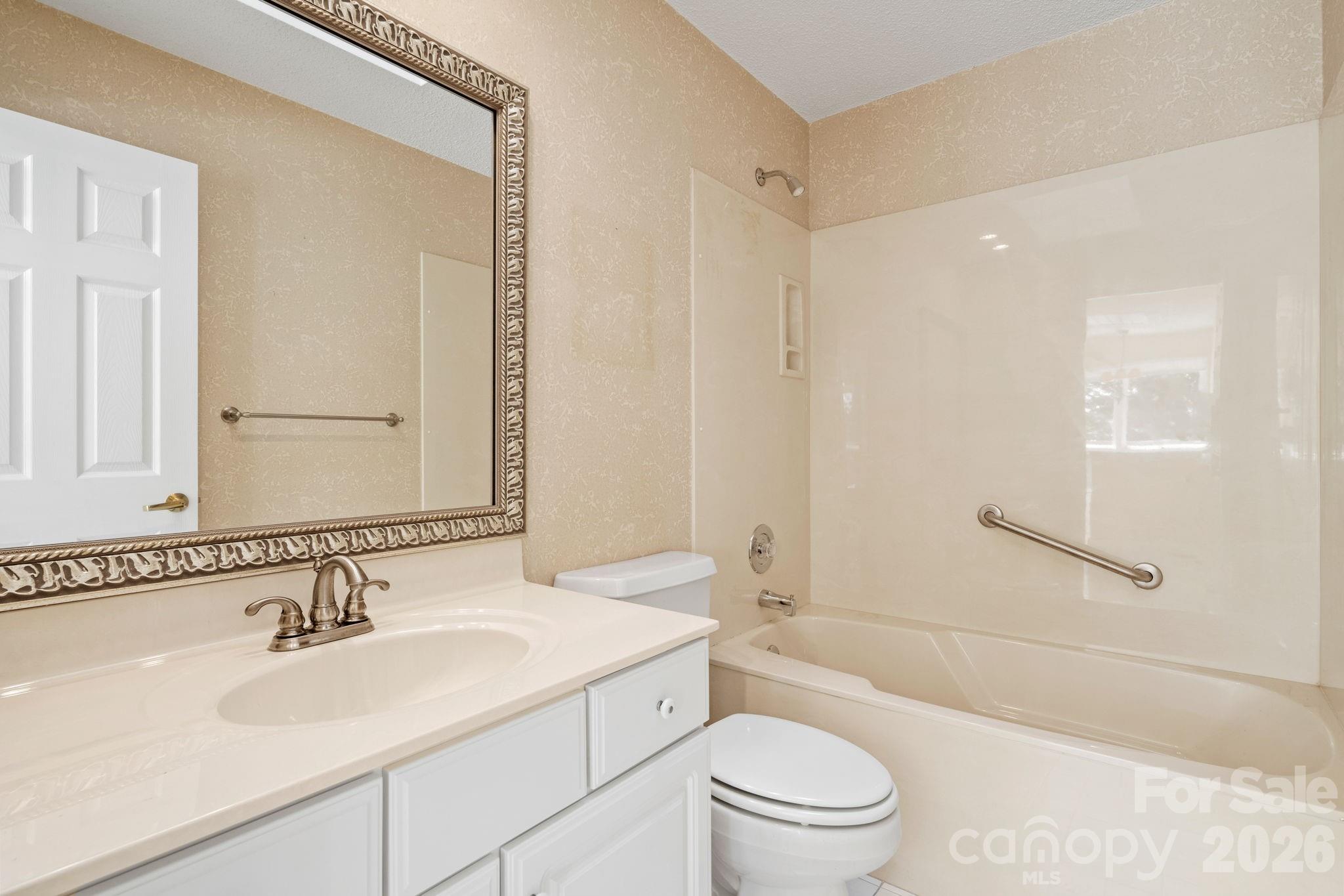Condominium at 324 DAWNBROOK Drive, Flat Rock, photo 19 of 48