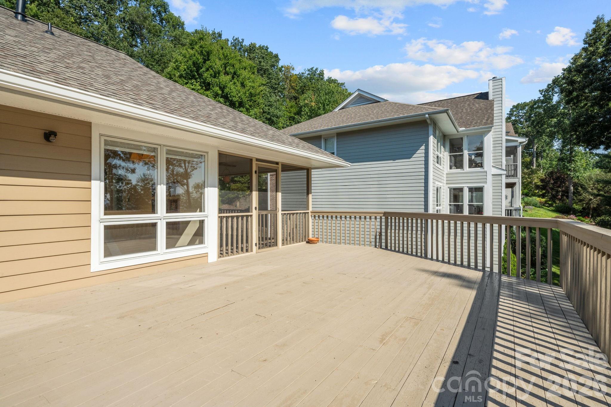 Condominium at 324 DAWNBROOK Drive, Flat Rock, photo 26 of 48