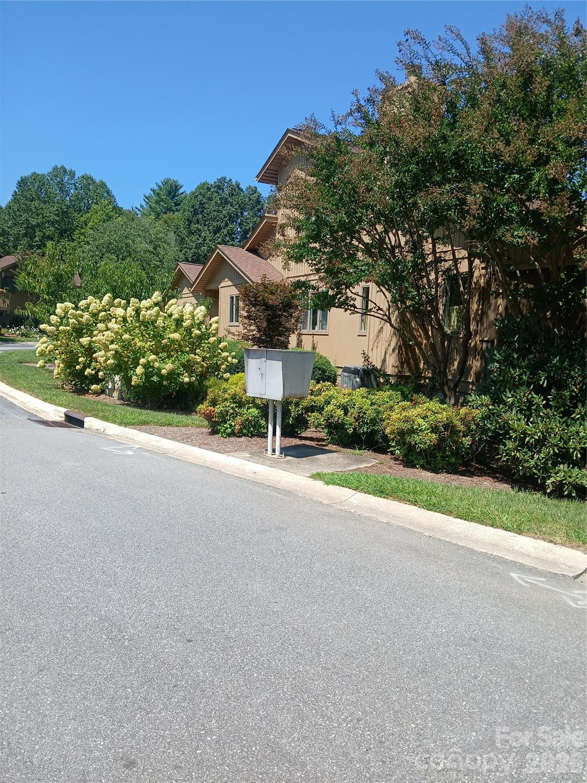 Side view of condo - 304 red oak Drive, Hendersonville