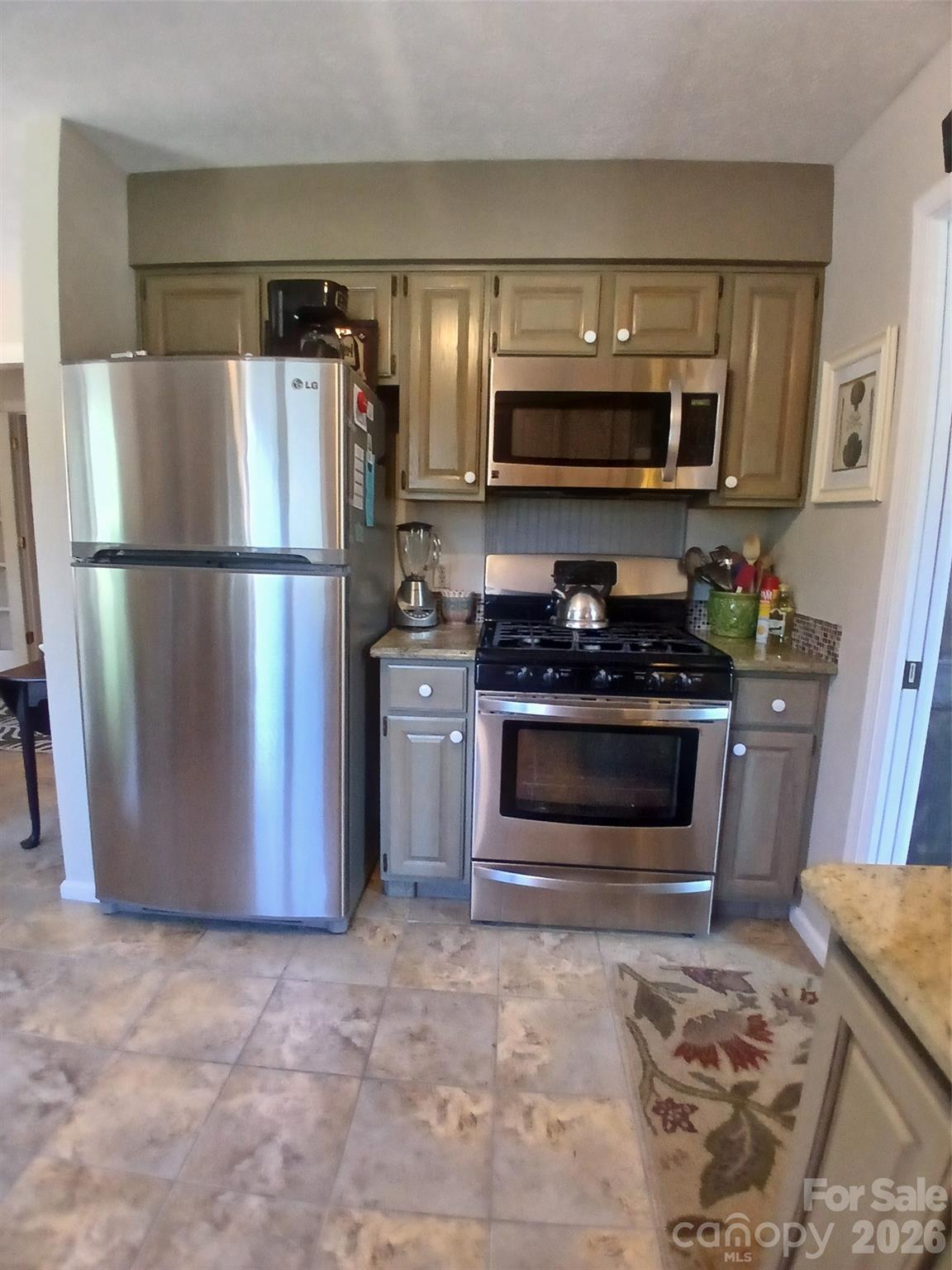Kitchen - 304 red oak Drive, Hendersonville