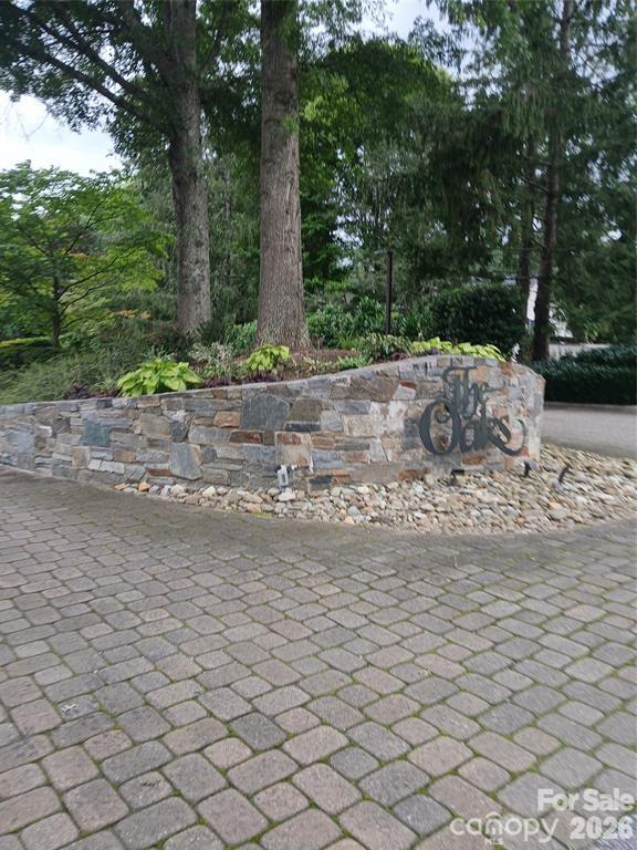 Oaks Entrance - 304 red oak Drive, Hendersonville