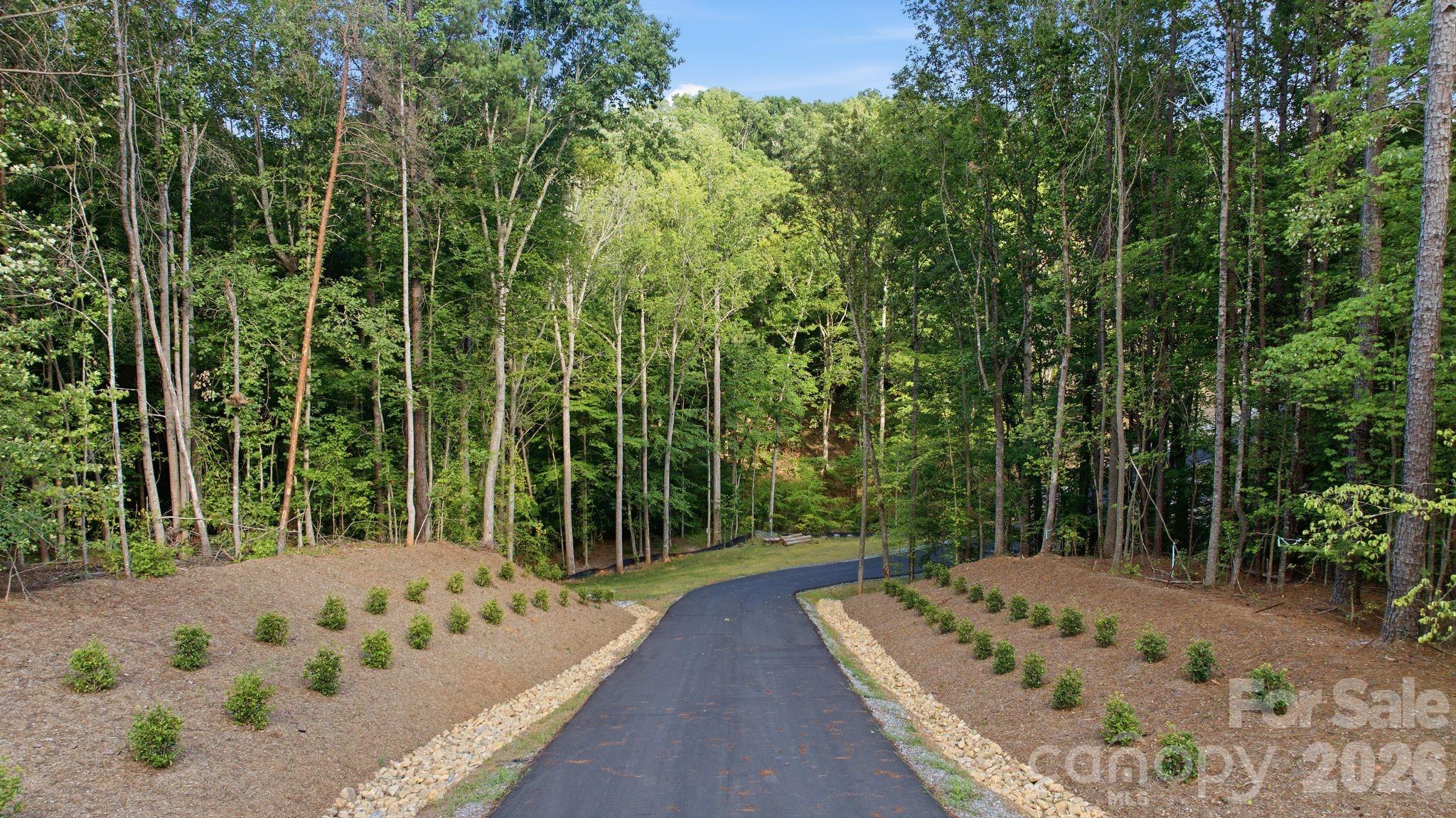 Beautiful private road surrounded by mature trees. - 216 Windingwood View Lane, Statesville