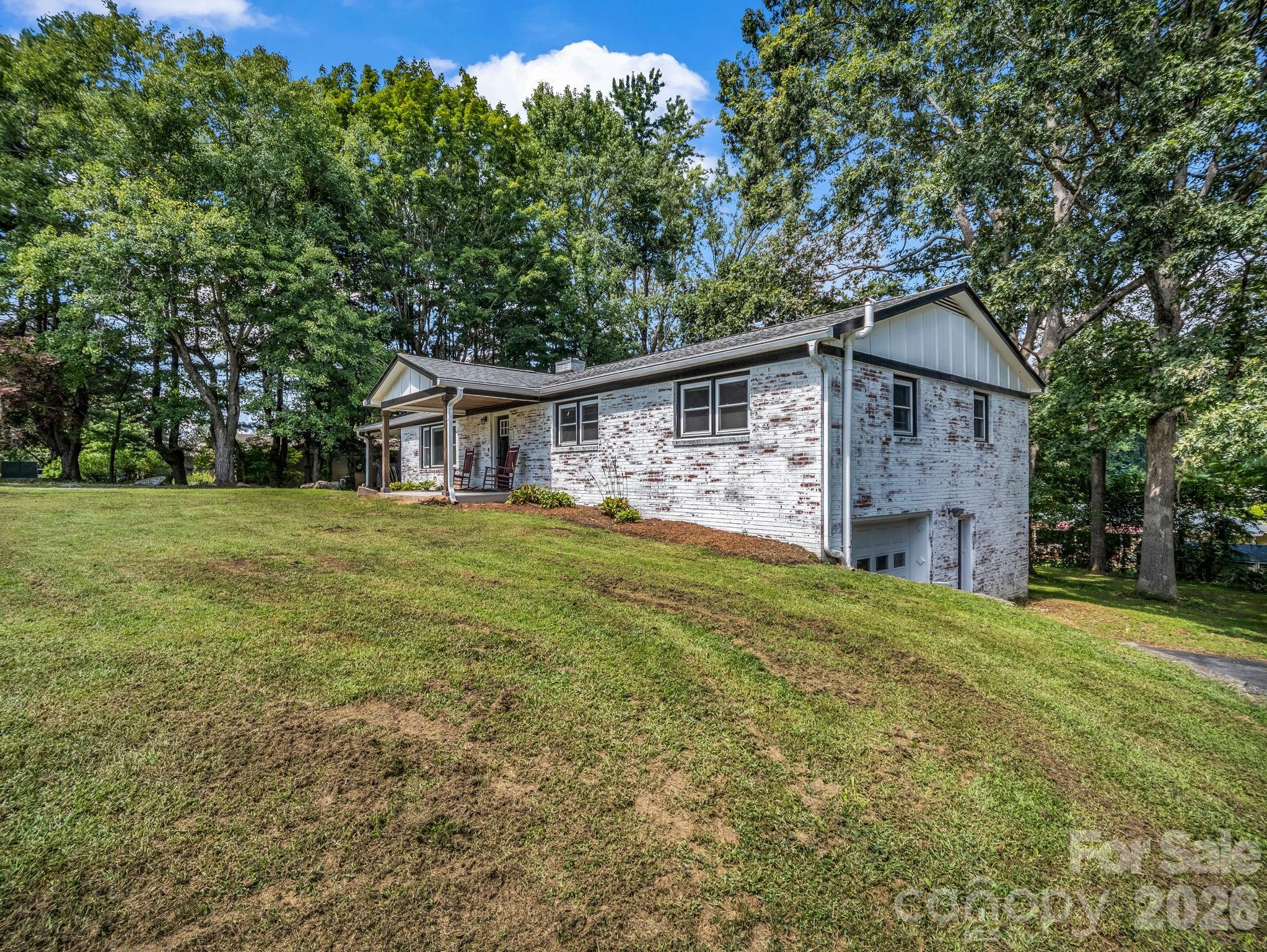 Plenty of yard space - 3208 Florida Drive, Hendersonville