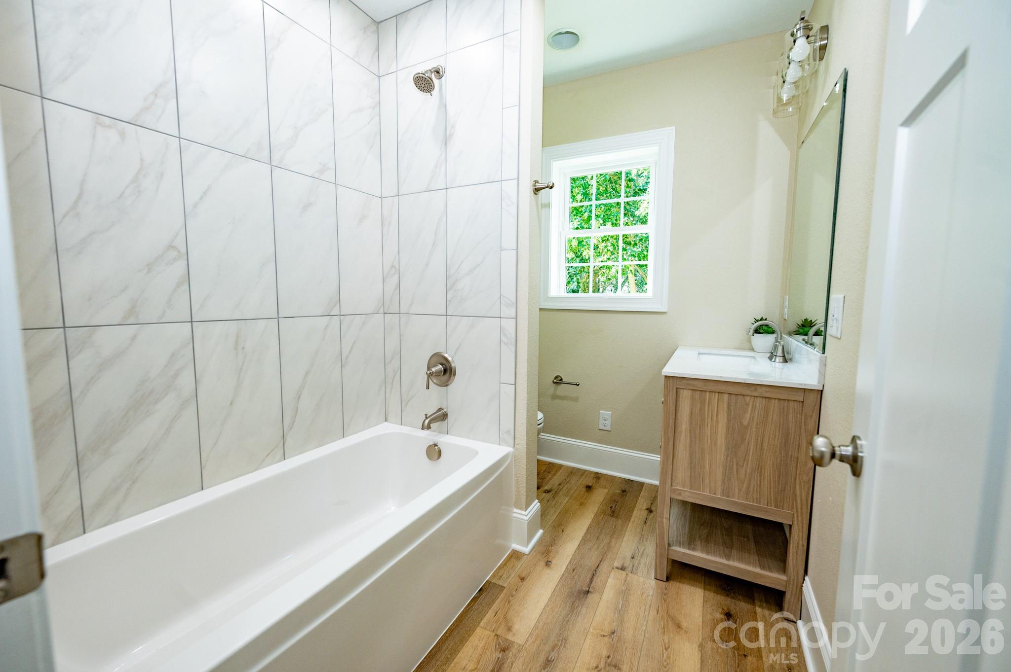 Bathroom - 118 Alexander Street, Forest City