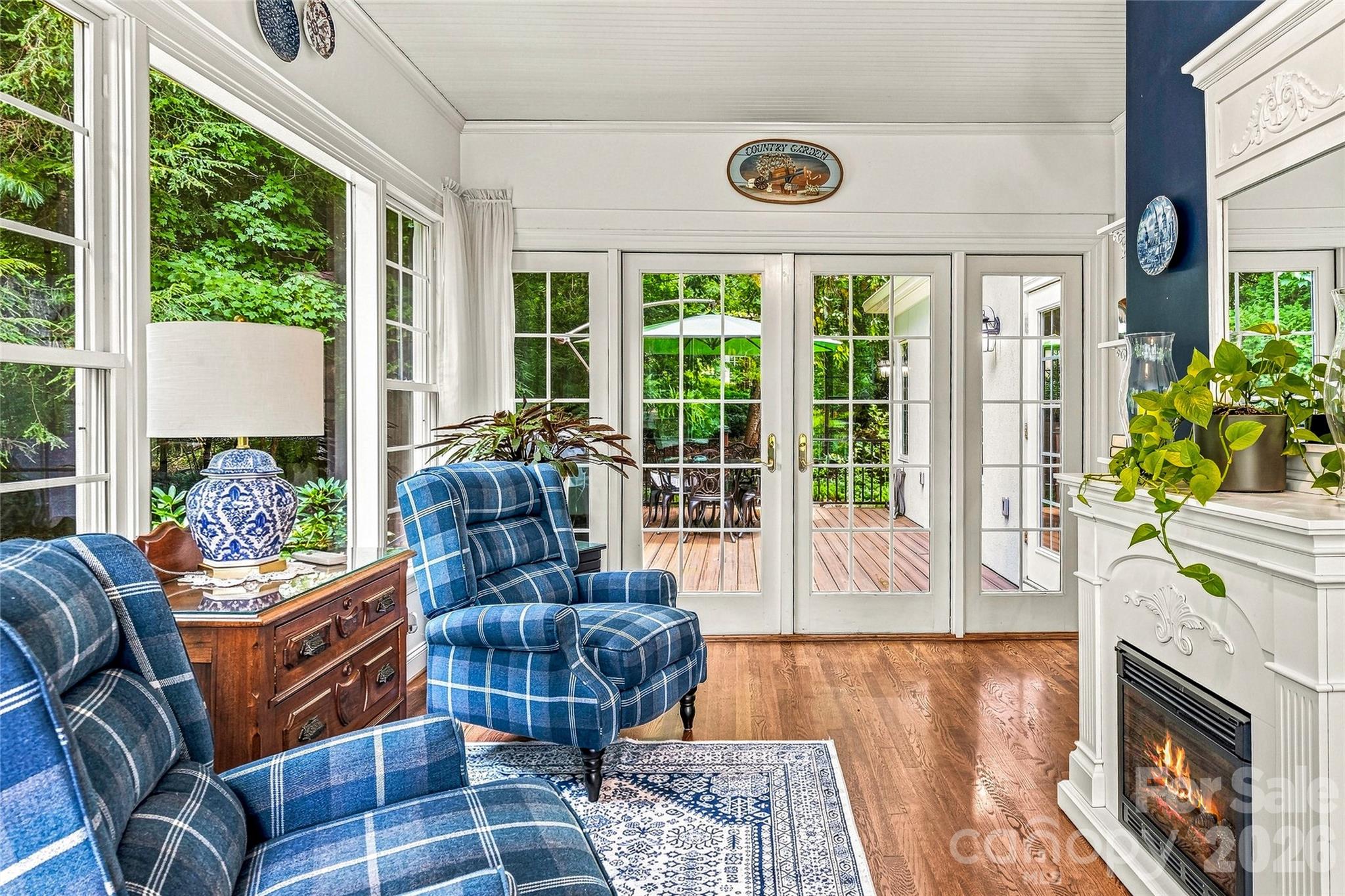 Single Family Residence at 11 Tiverton Lane, Asheville, photo 9 of 33