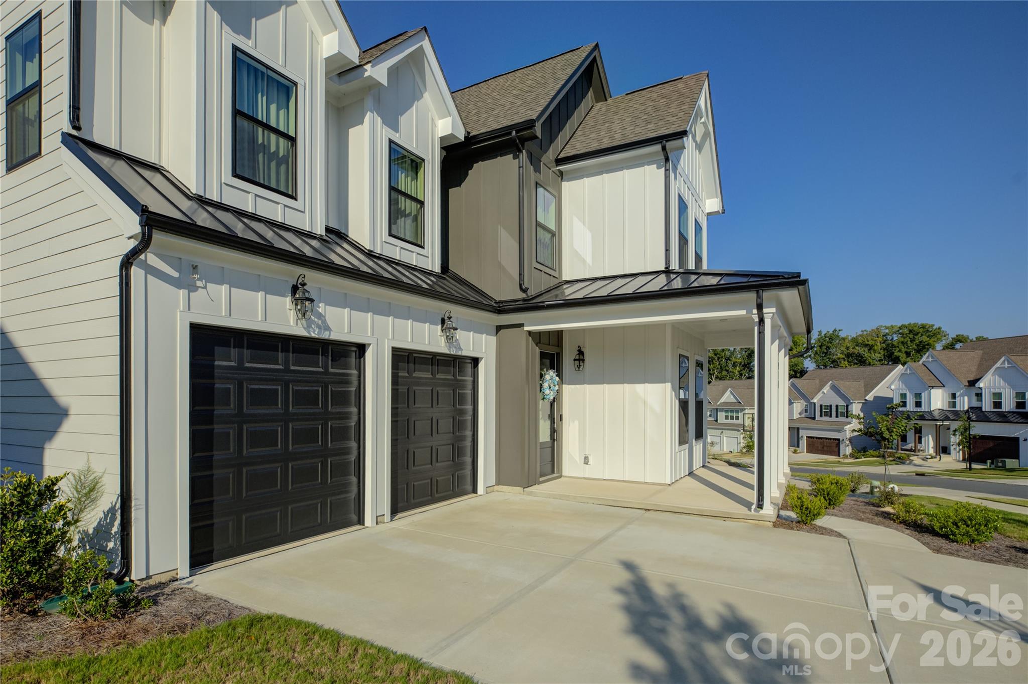 Single Family Residence at 17910 Wilbanks Drive, Charlotte, photo 2 of 48