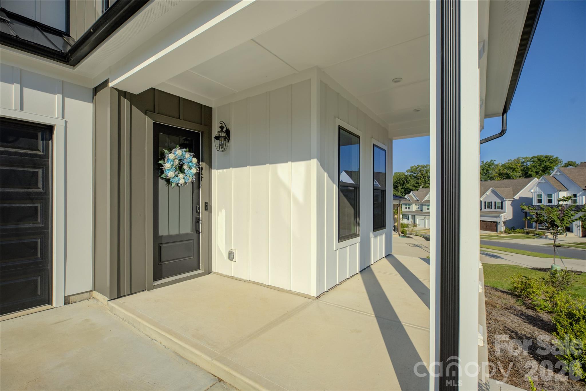 Single Family Residence at 17910 Wilbanks Drive, Charlotte, photo 3 of 48