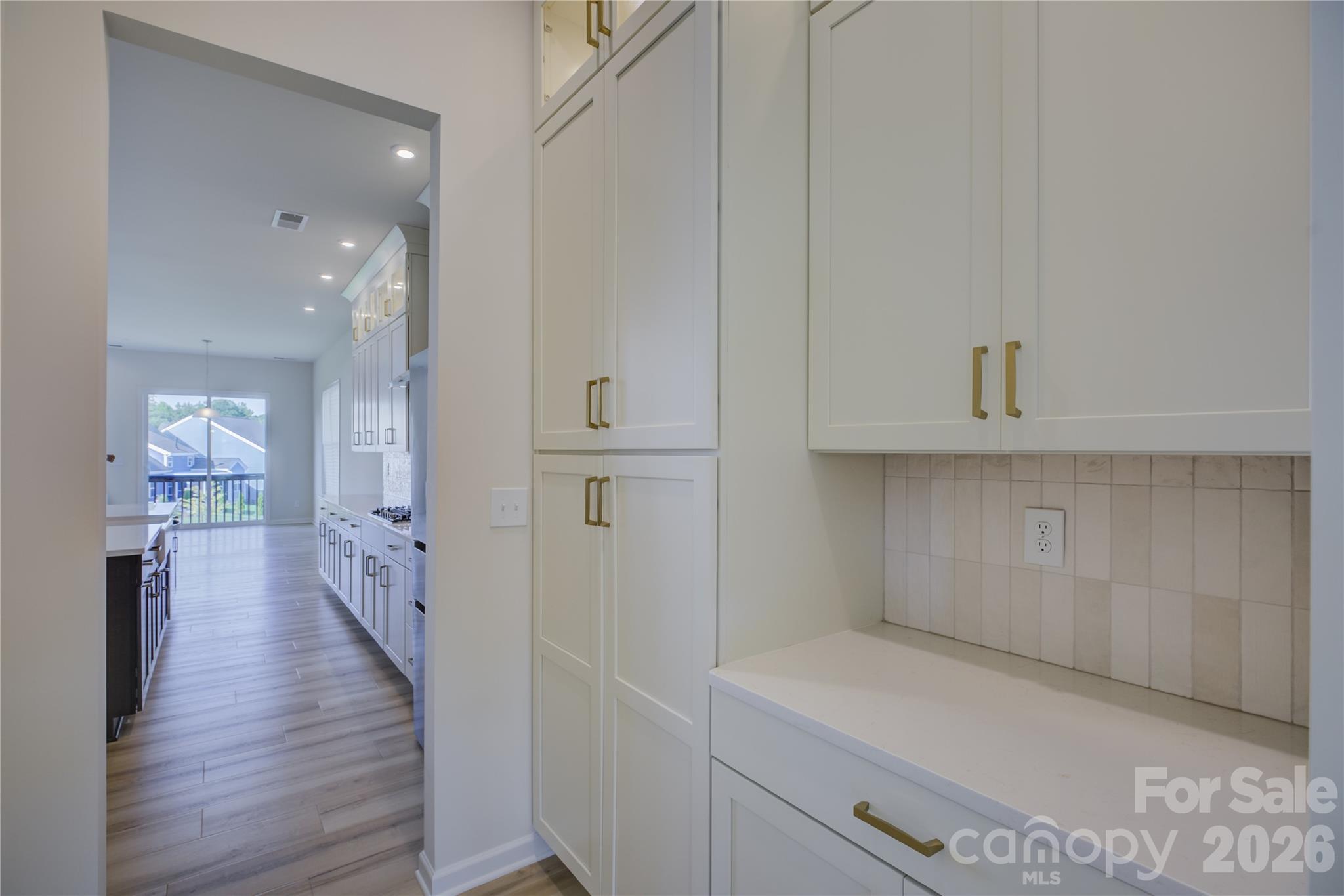 Single Family Residence at 17910 Wilbanks Drive, Charlotte, photo 7 of 48