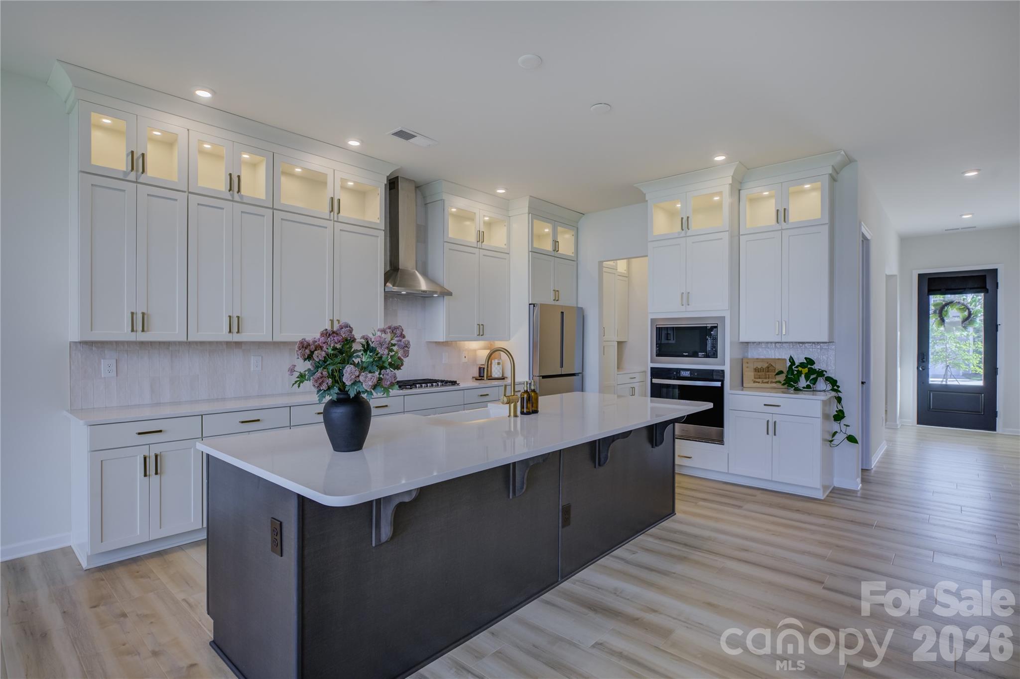 Single Family Residence at 17910 Wilbanks Drive, Charlotte, photo 9 of 48