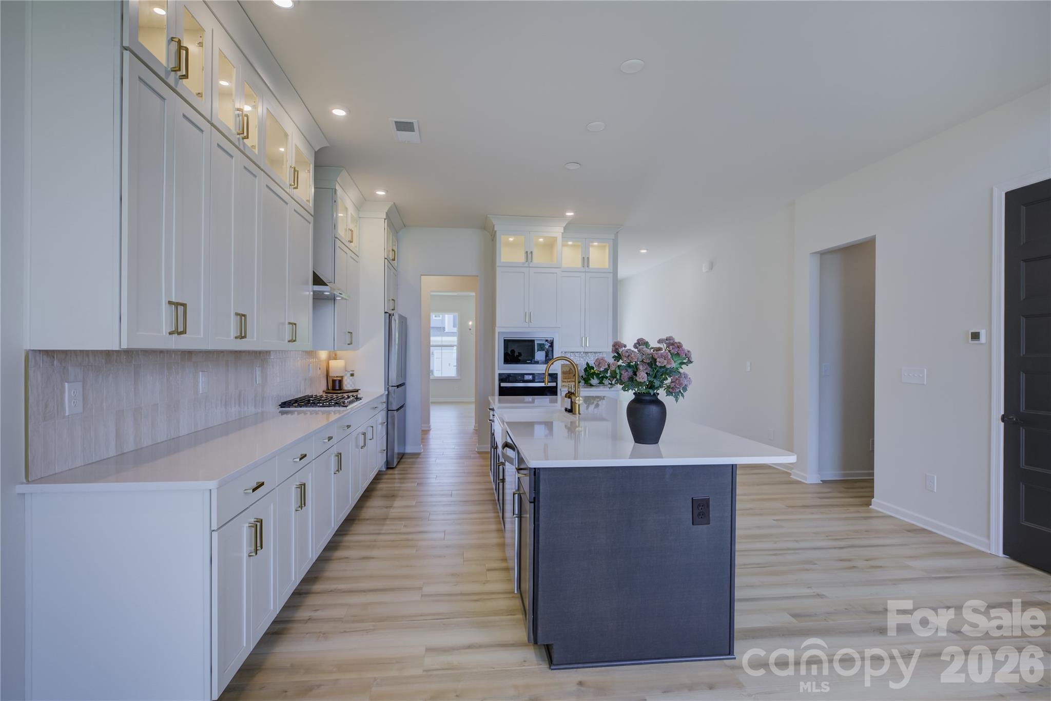 Single Family Residence at 17910 Wilbanks Drive, Charlotte, photo 10 of 48