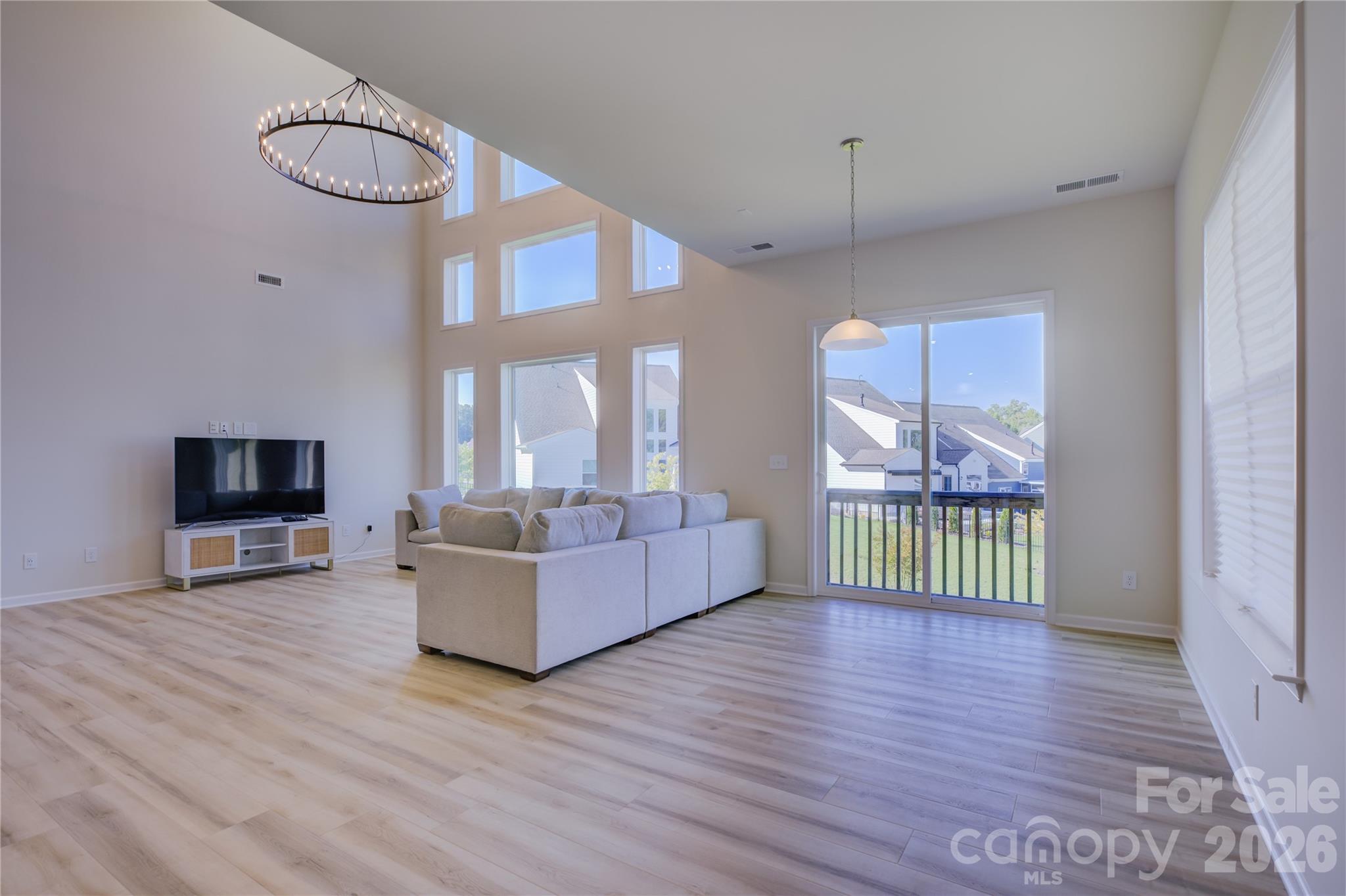 Single Family Residence at 17910 Wilbanks Drive, Charlotte, photo 15 of 48